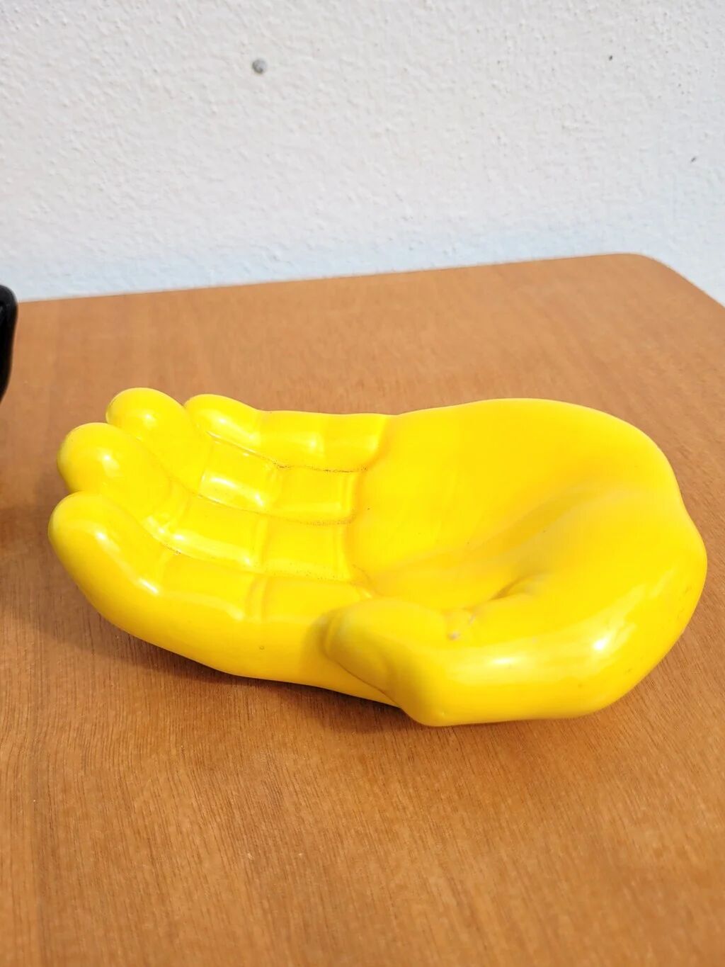 Vintage ceramic hand-shaped pair of catchalls.