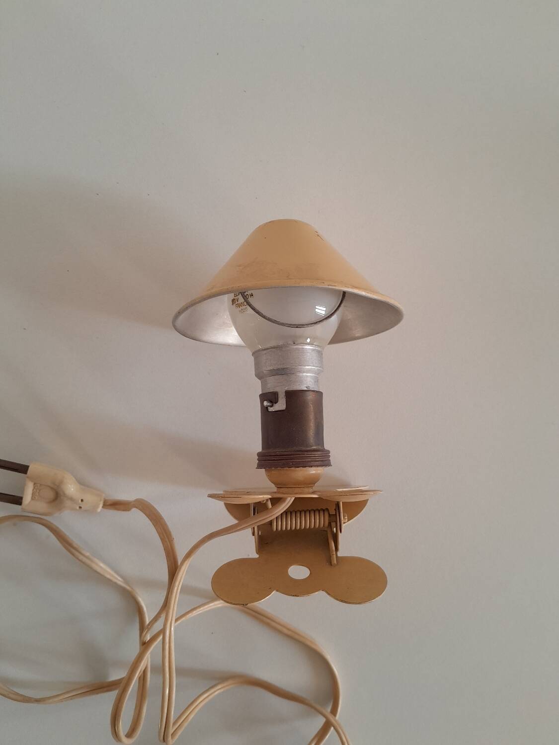 Small clip lamp