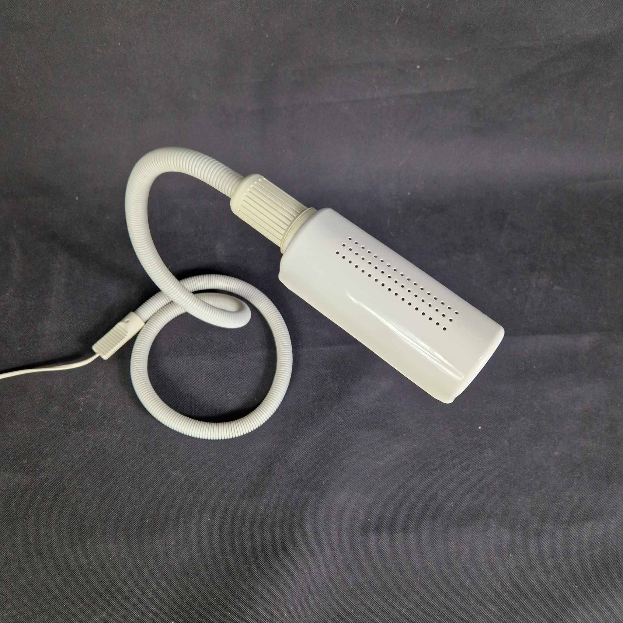 Lampe de bureau design Seneca des années 80 fabriquée en Suède.