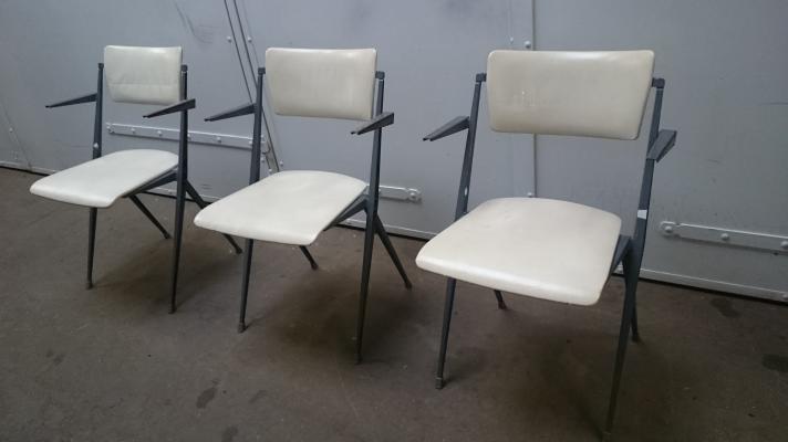 White chairs by pyramid Wim Rietveld for Ahrend de Cirkel, 1964, set of 3