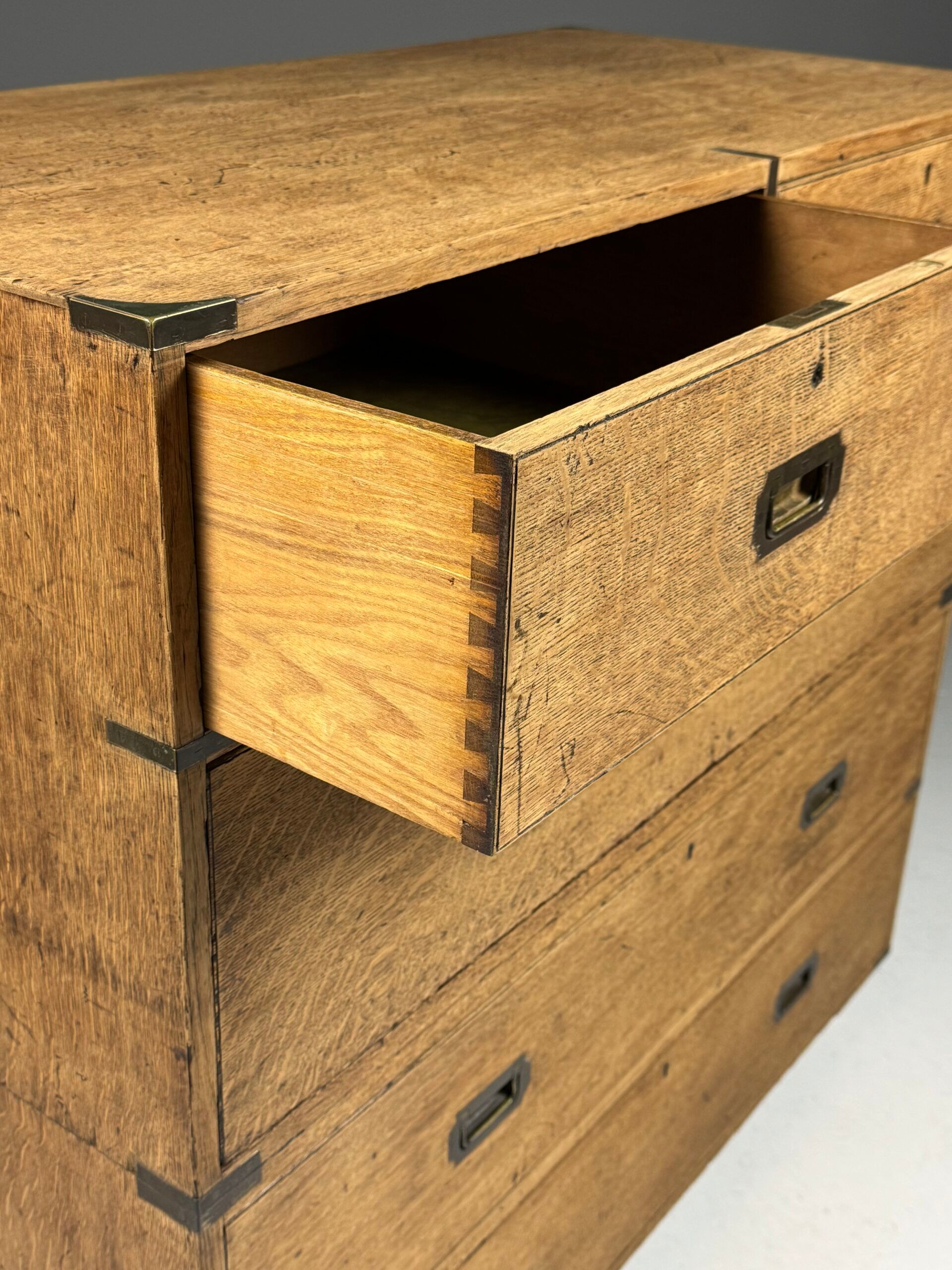 Commode de campagne en chêne du 19ème siècle