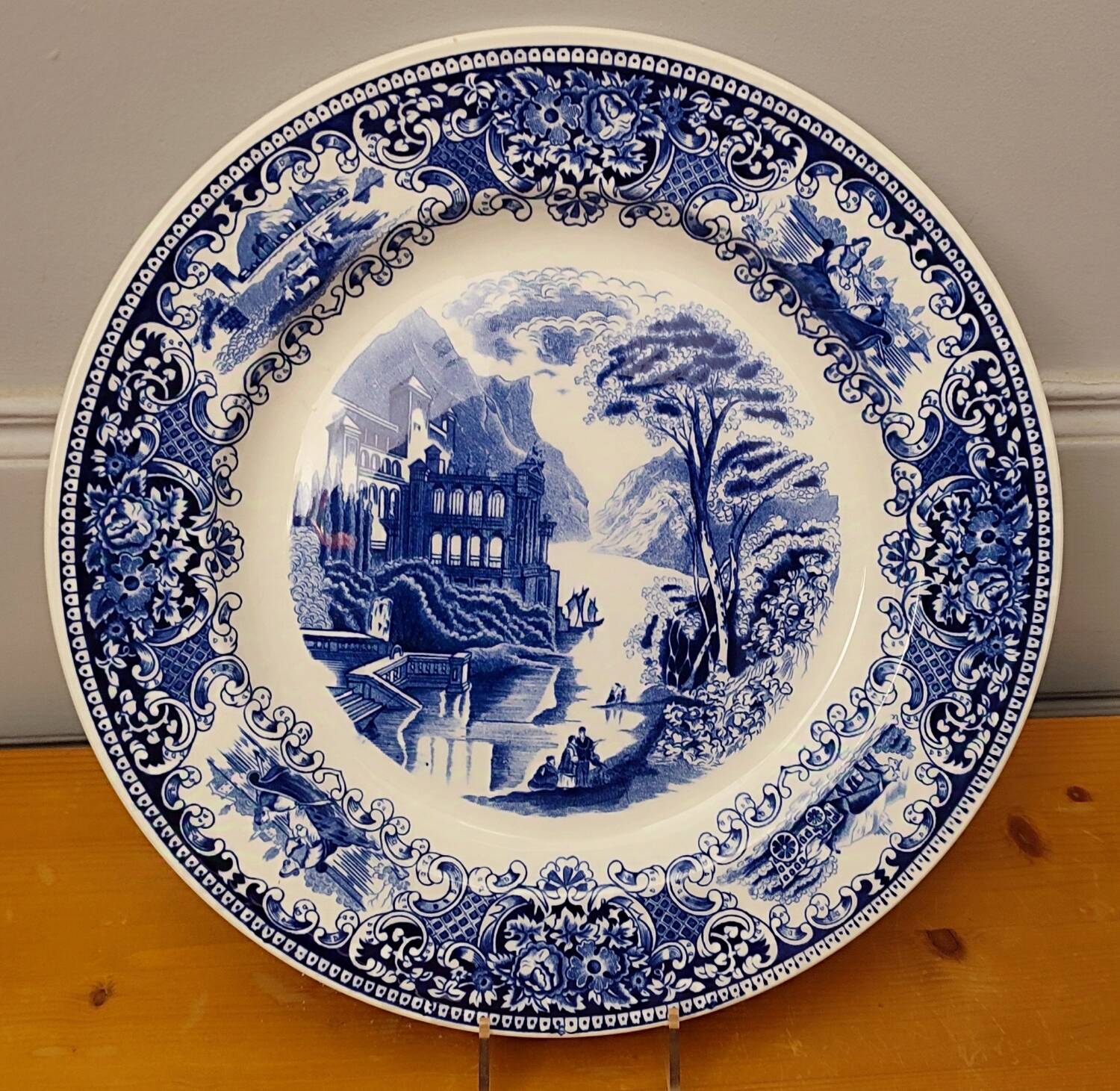 Large Round Dish - Cambridge - Old England