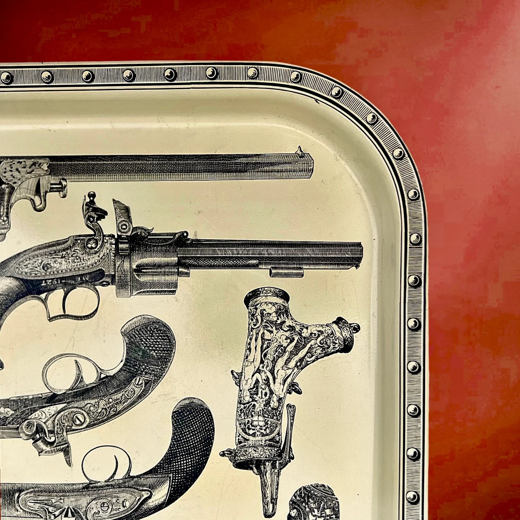 Vintage Fornasetti plateau with antique pistols décor – Italian design from the 1960s.