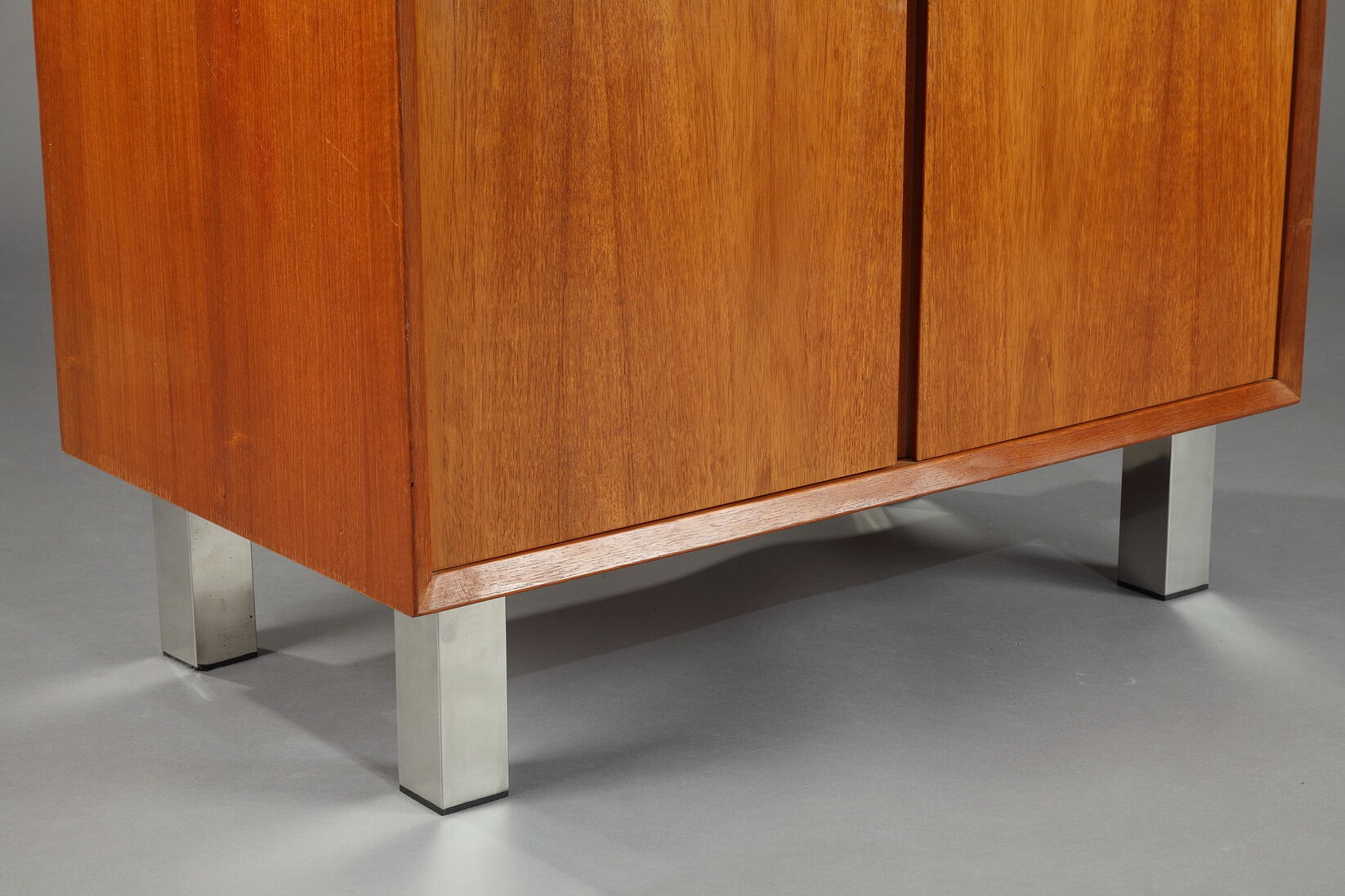 Danish low furniture in teak veneer with two leaves