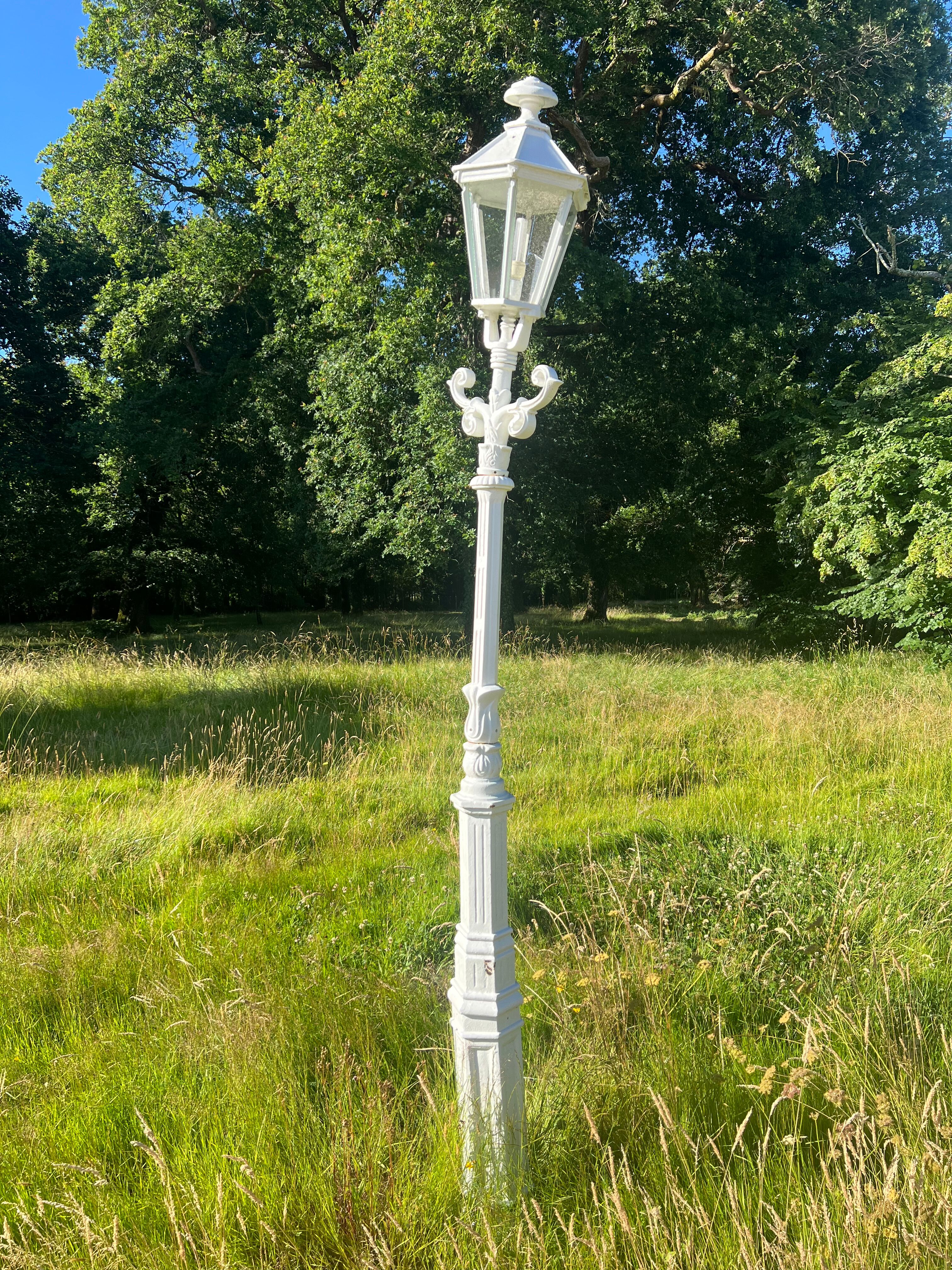 17 lampadaires en fonte