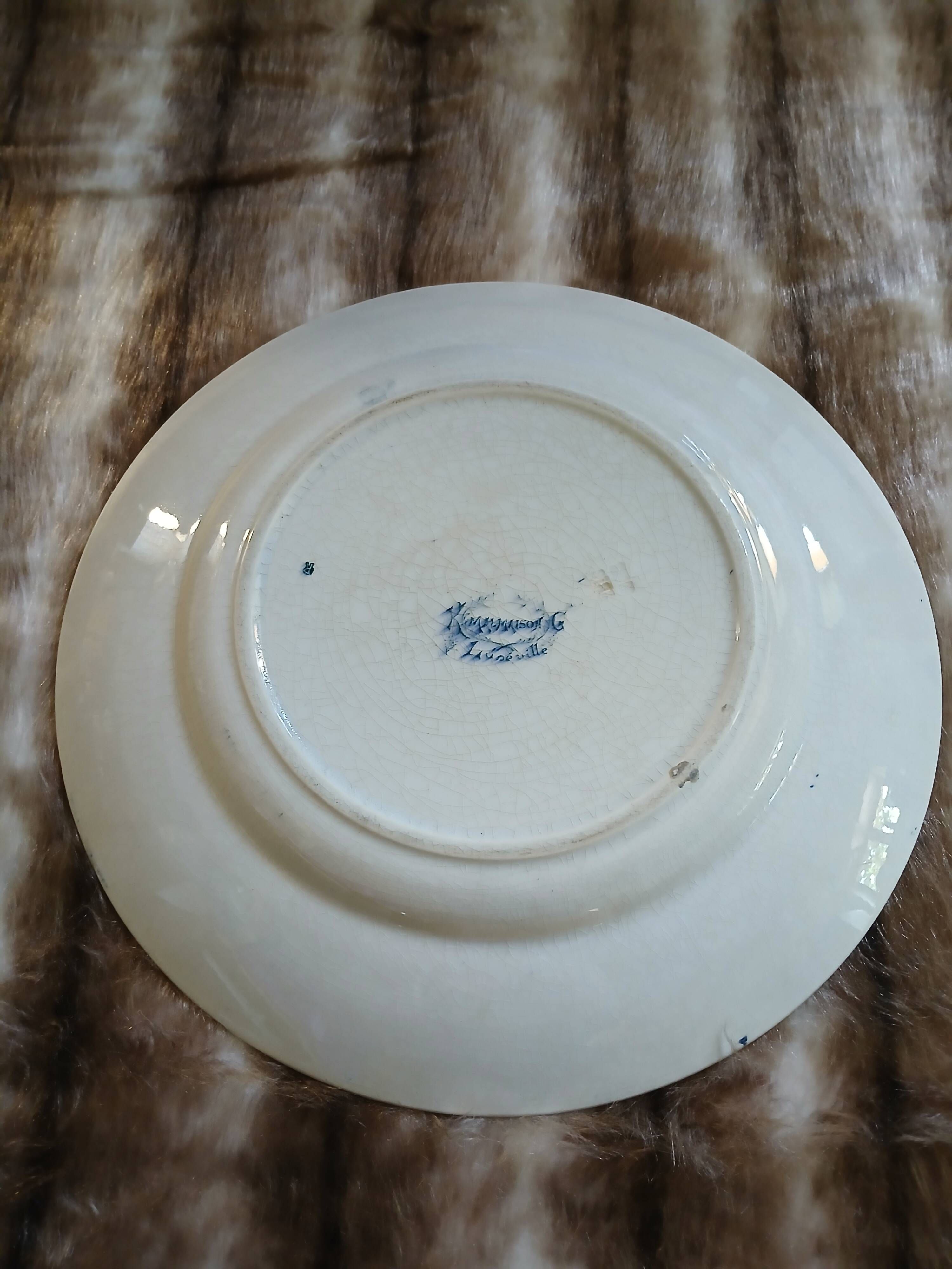 Plat ancien en terre de fer