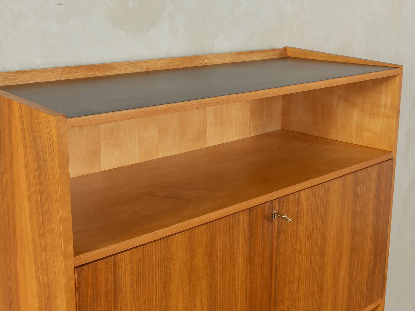 1950s Bureau, Secretary