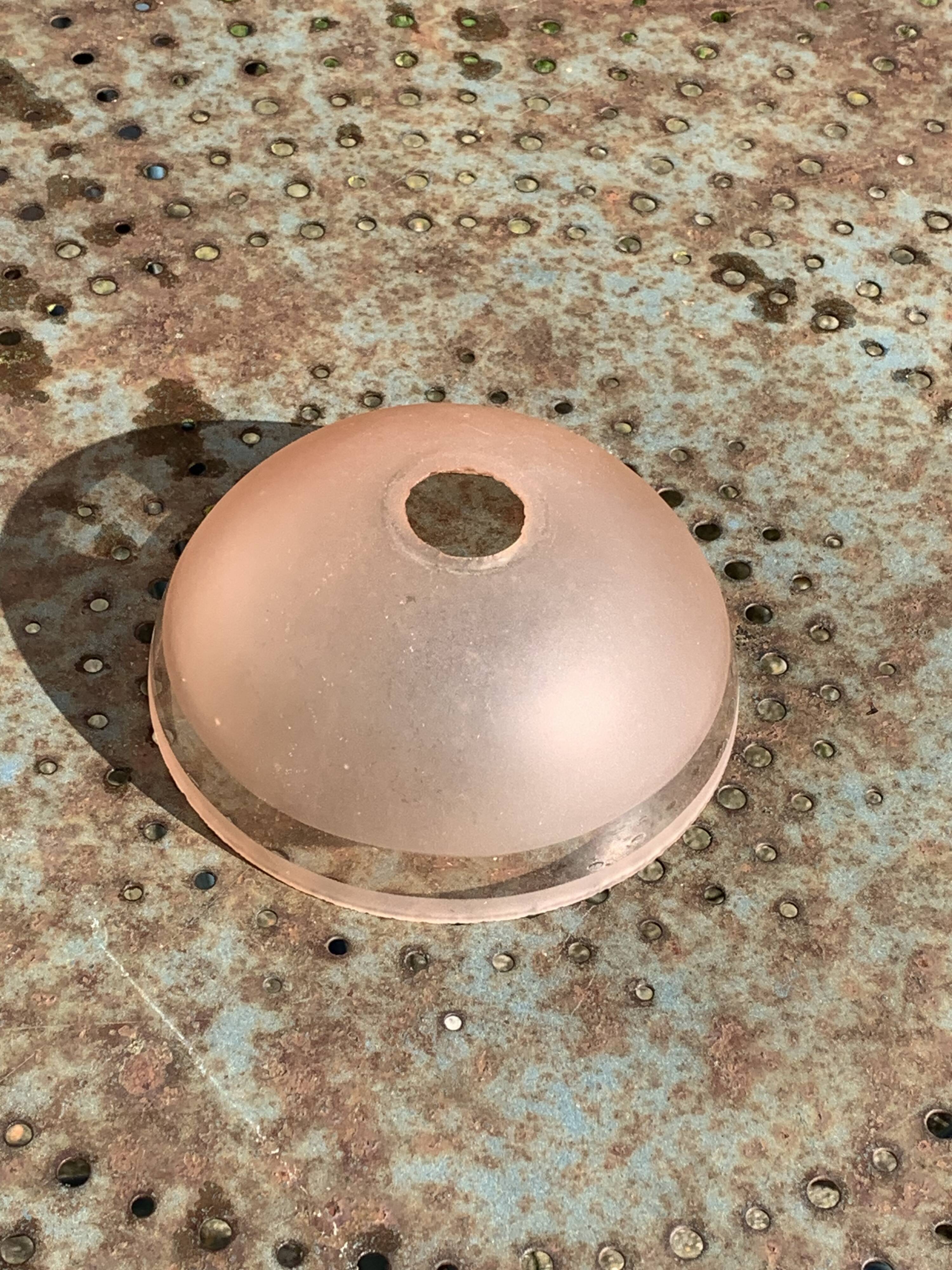 Globe coupole, en verre dépoli et verre transparent rose, Art Déco