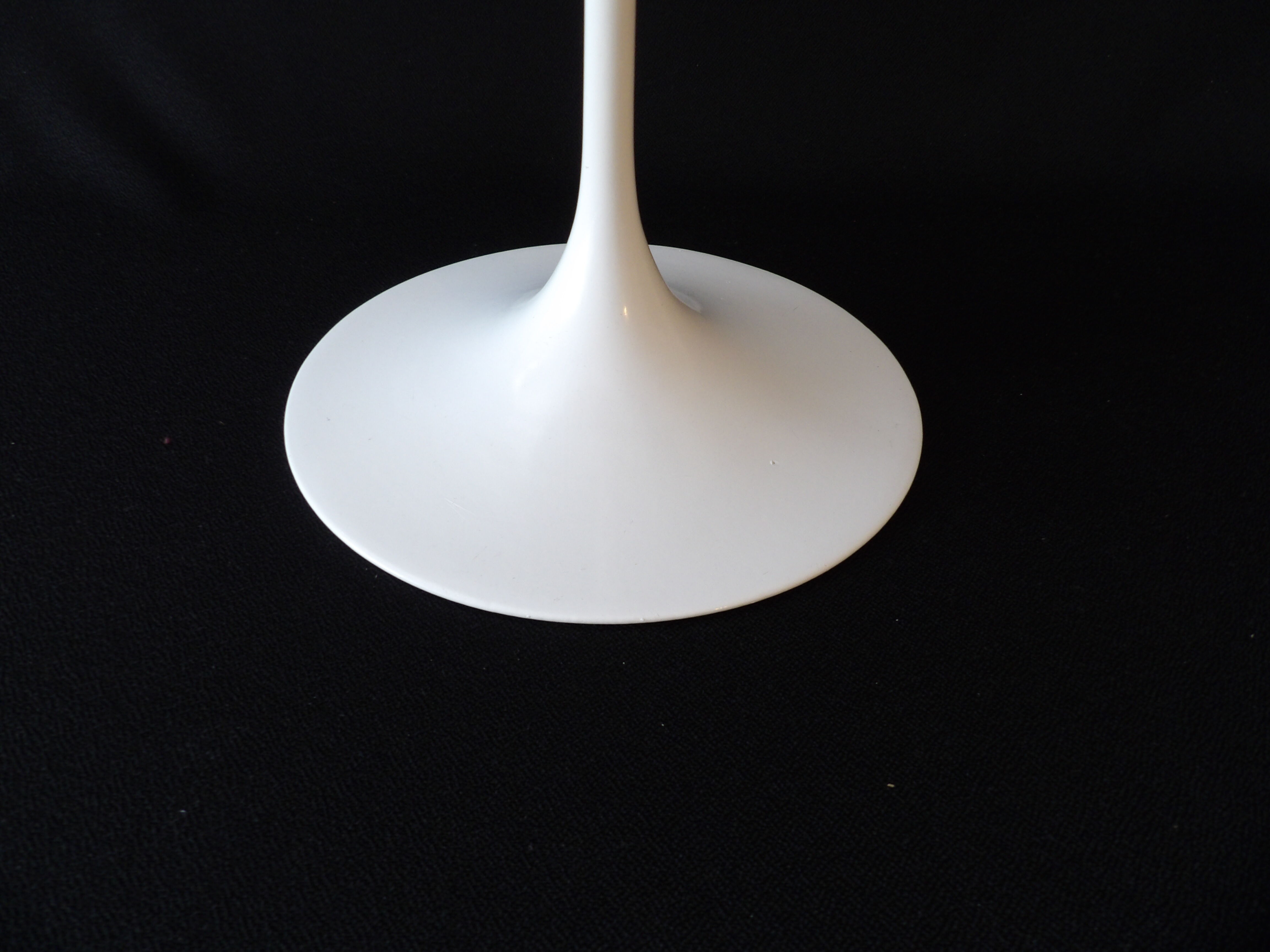 Tulip side table by Eero Saarinen for Knoll International