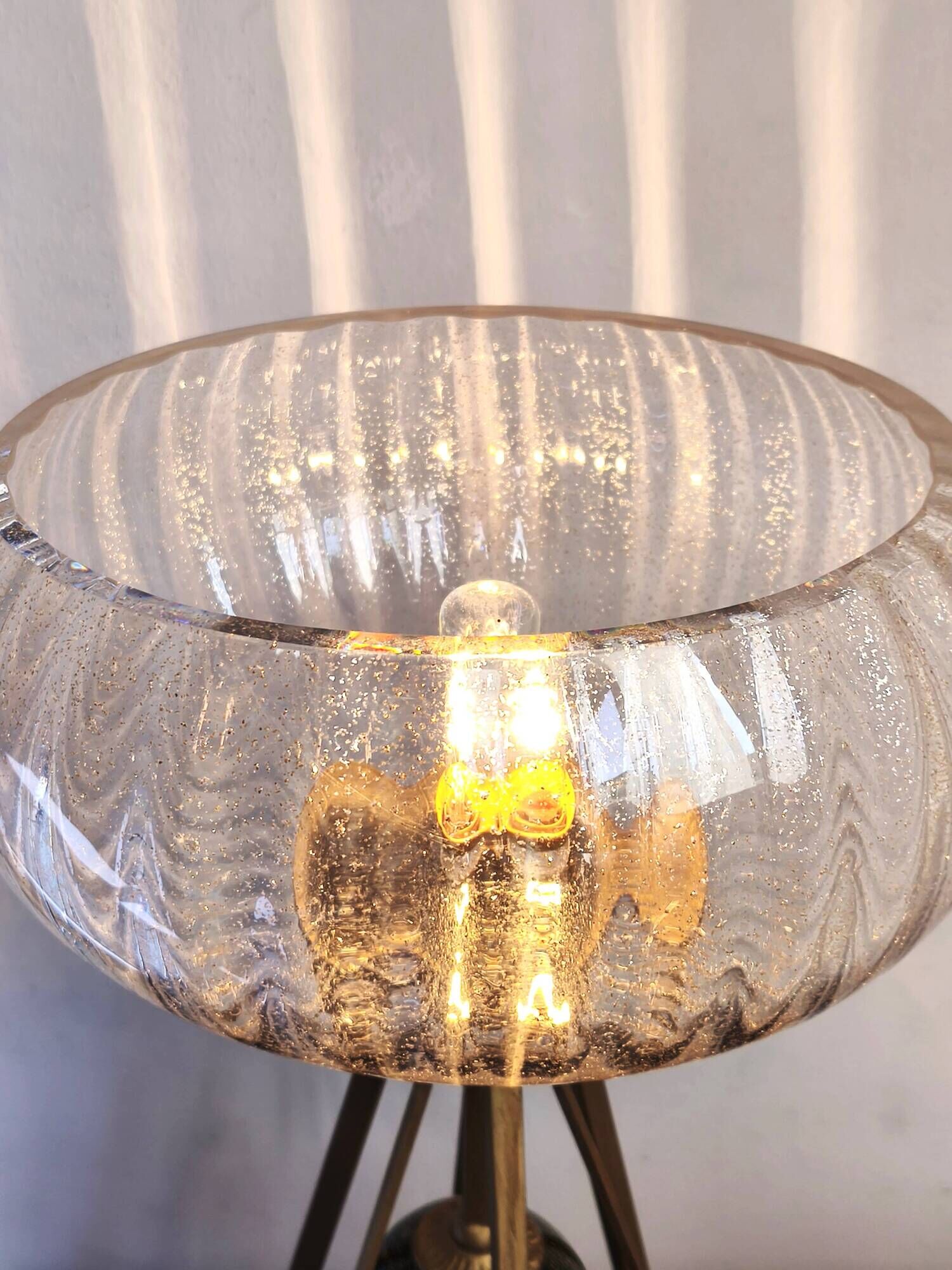 Lampe tripode italienne vintage Gallo en verre à inclusions dorées
