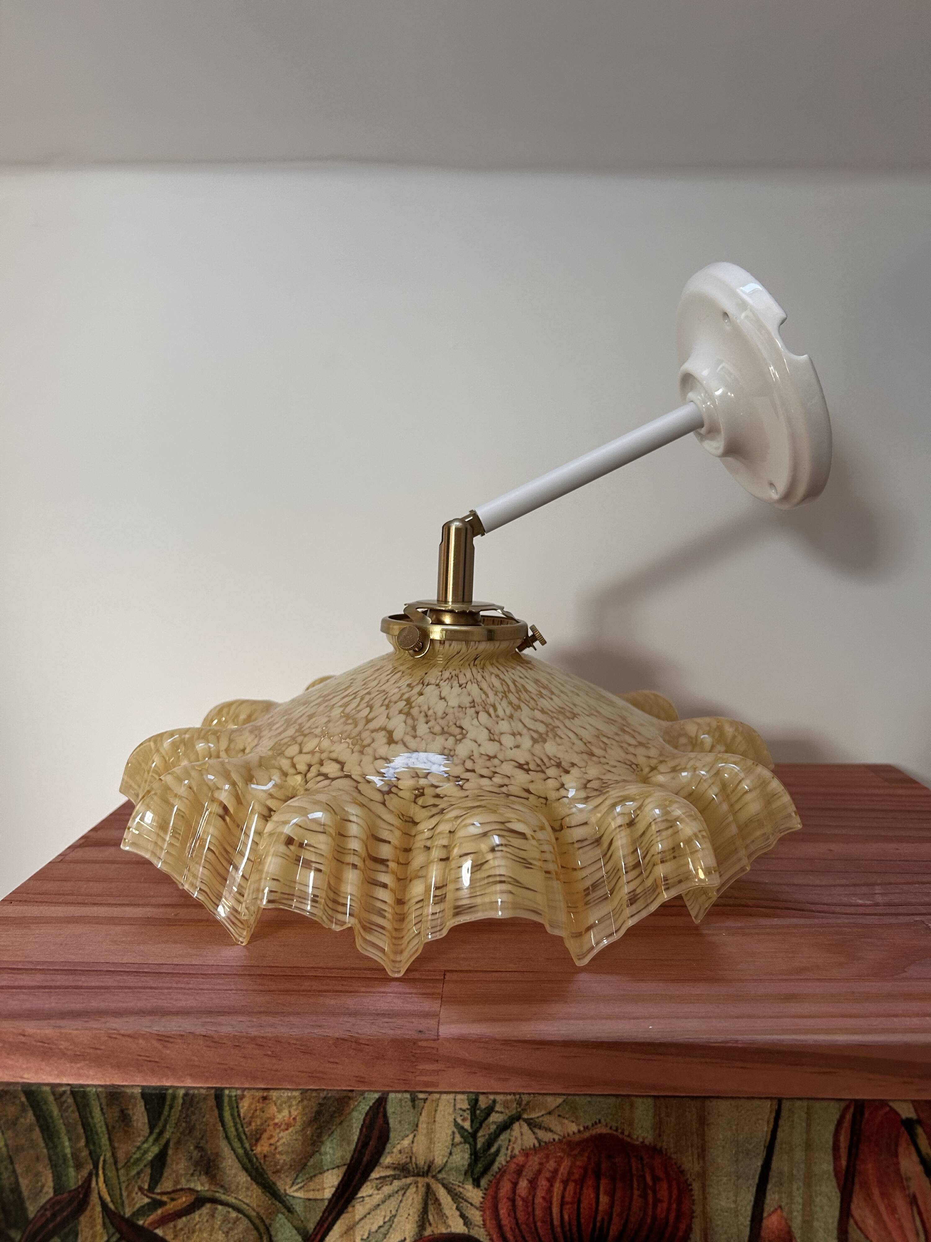 Vintage tilting wall light in gold Clichy glass