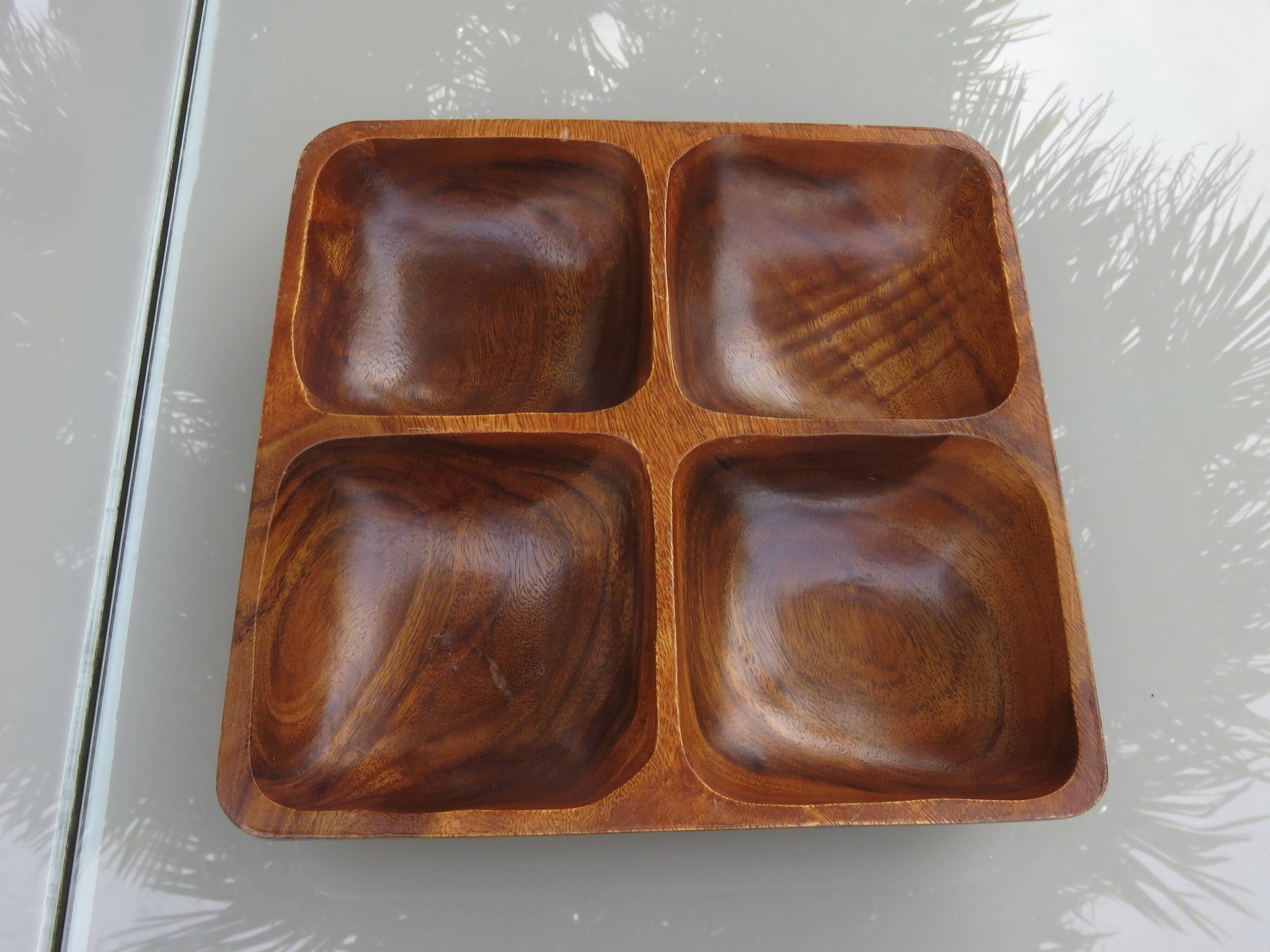 Plat compartimenté en teck scandinave années 60 70