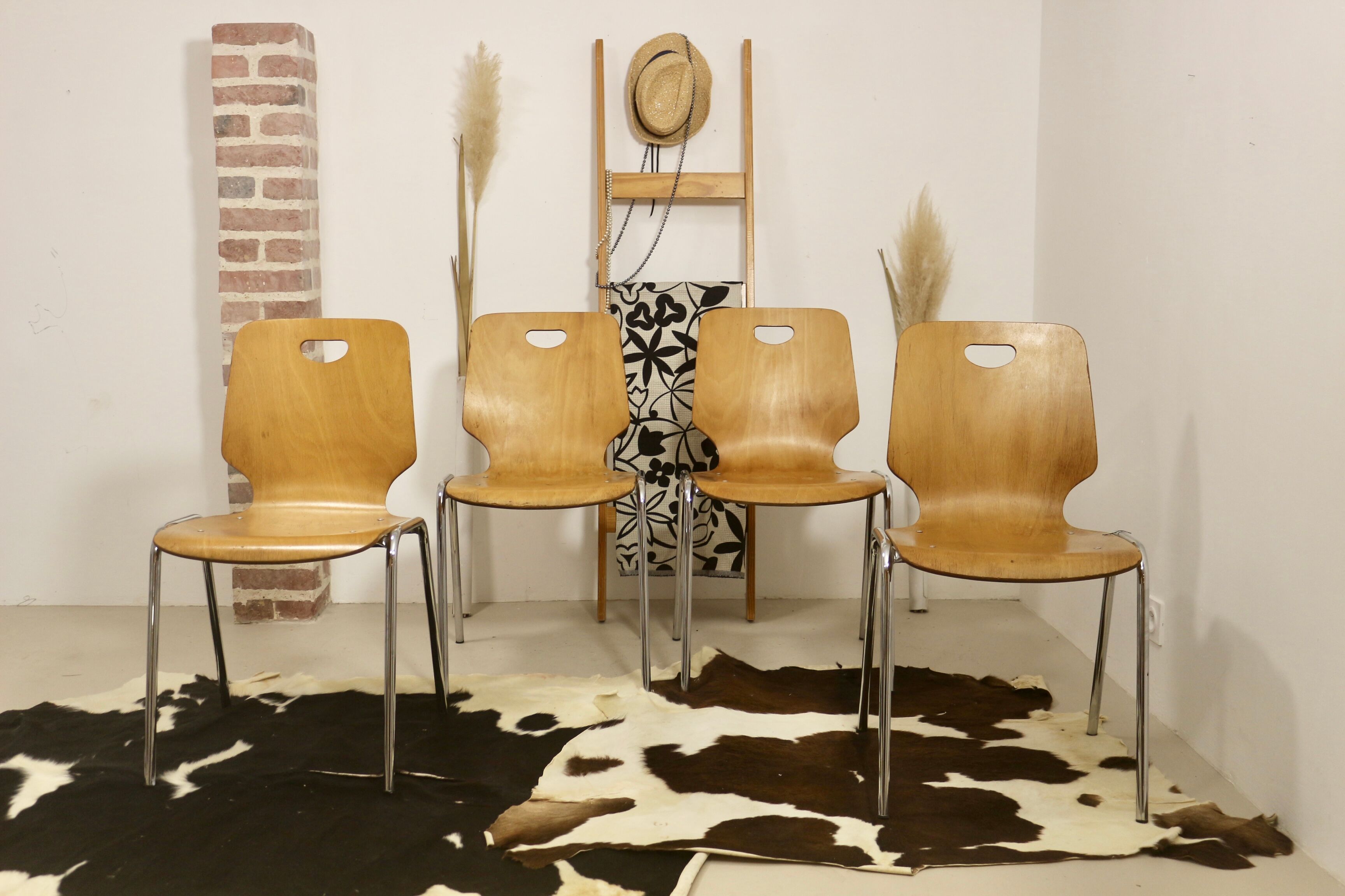 Set of 4 stackable chairs in plywood