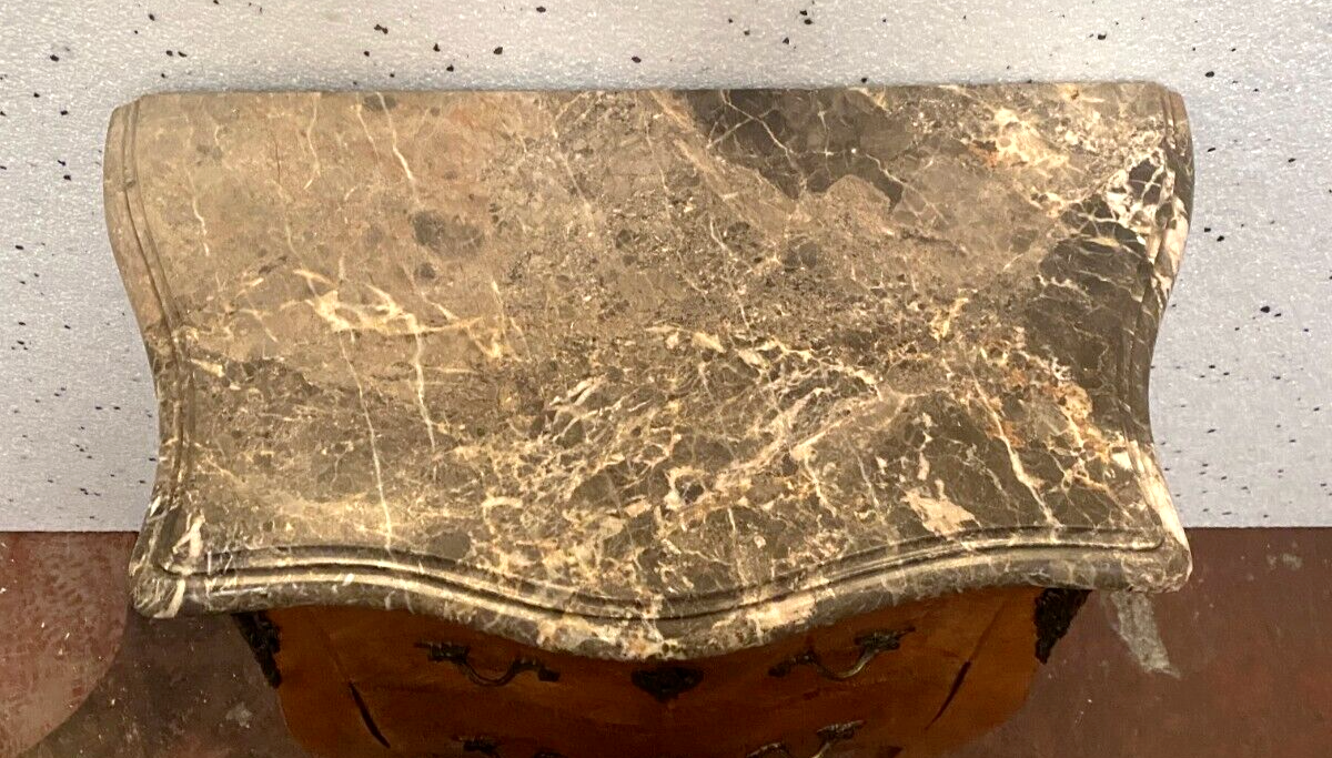 Curved chest of drawers Louis XV style in XX century marquetry