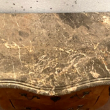 Commode galbée de style Louis XV en marqueterie XX siècle