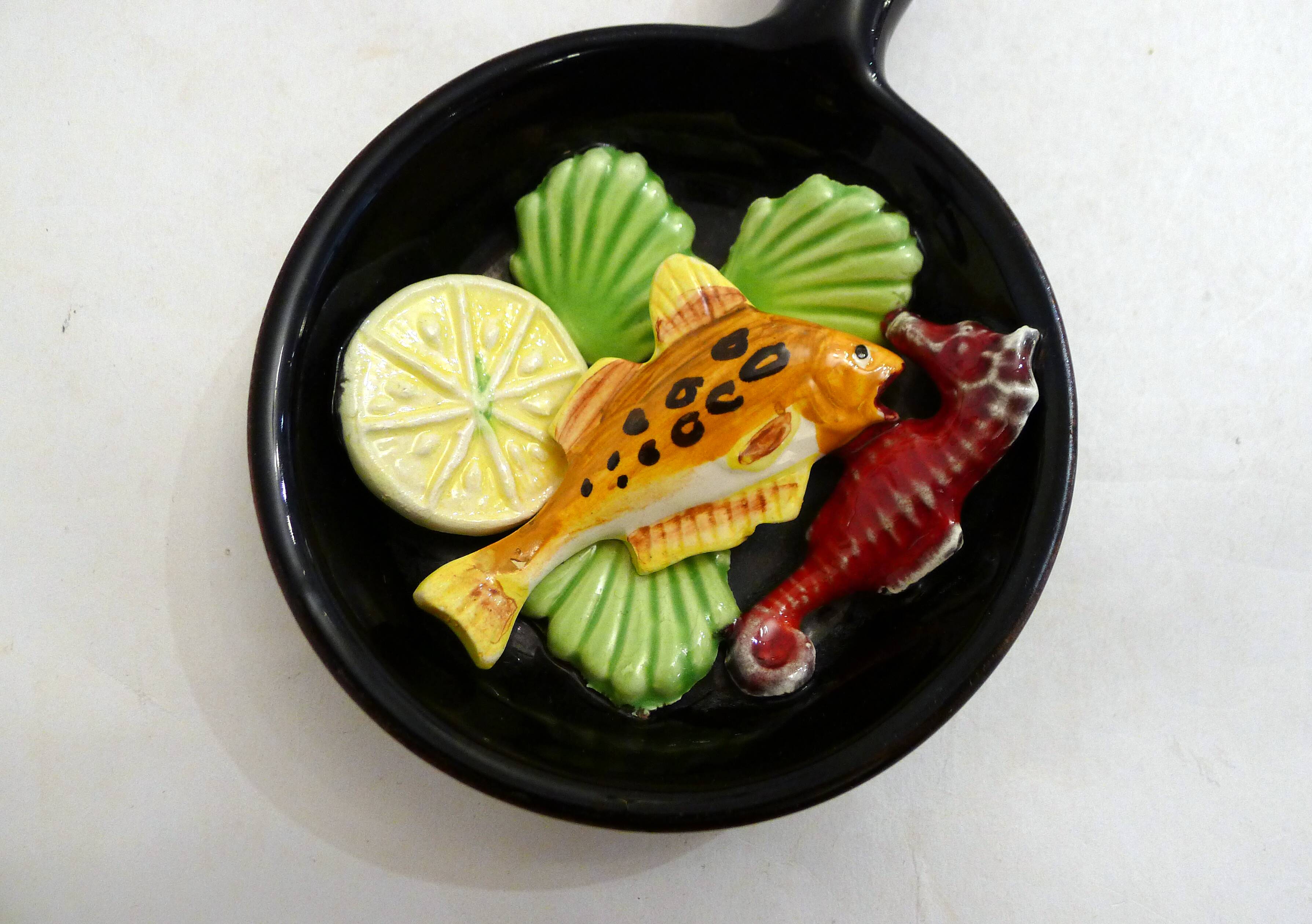 Seaside wall decoration, in Vallauris earthenware slipware.
