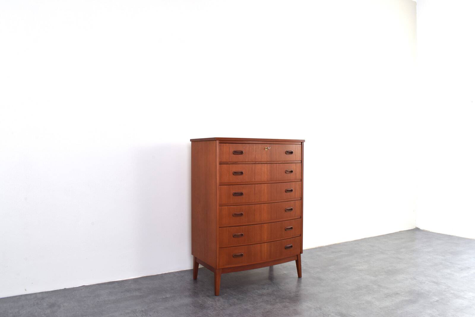 Commode danoise en teck du milieu du siècle, années 1960.