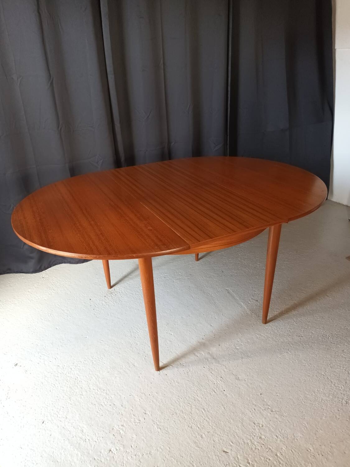 Vintage round extendable table