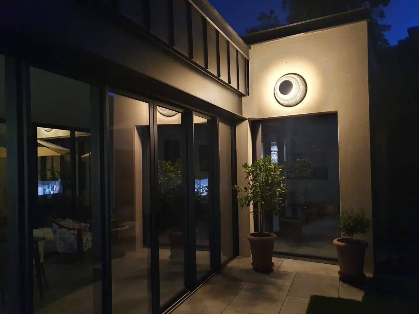 Black holophane wall light