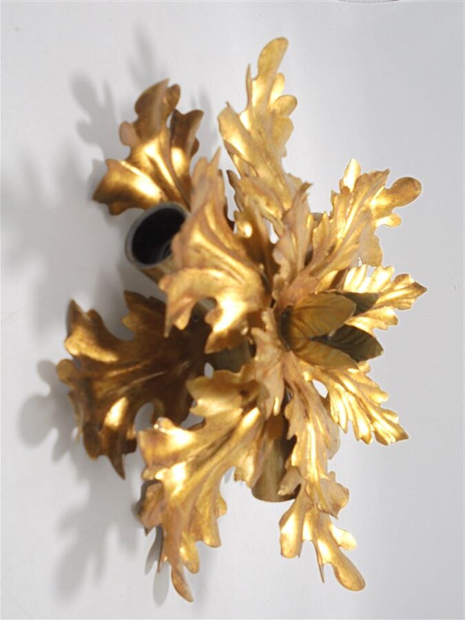 Golden leaf wall lamp