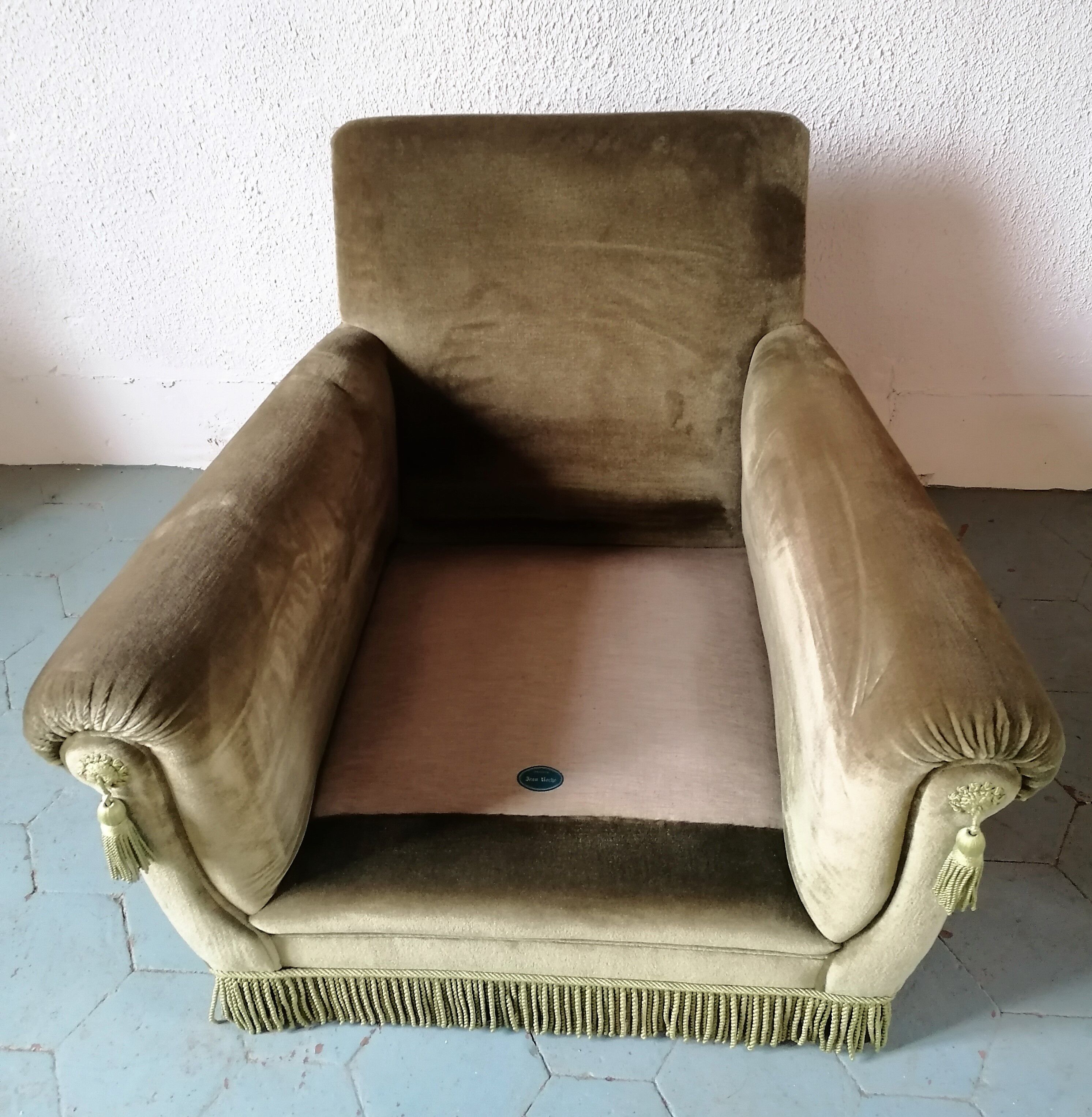 Paire de fauteuils en velours "Jean Roche "