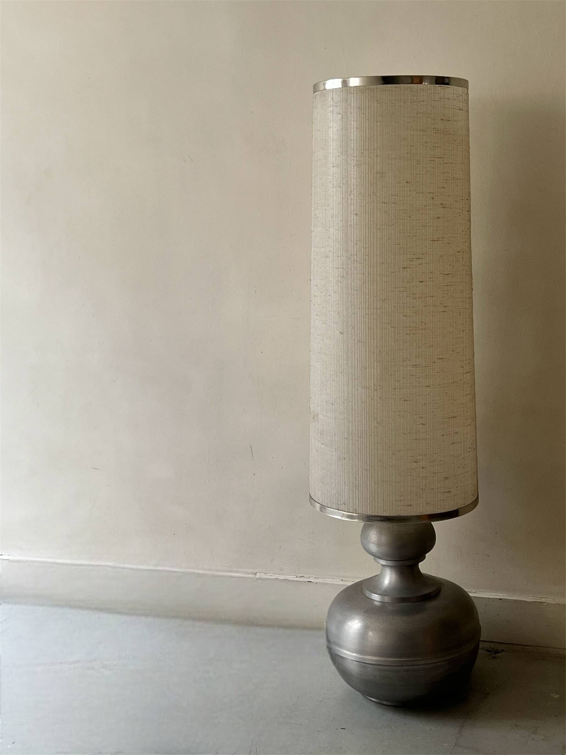 Lampe de sol en métal brossé Philippe Barbier, design 1970