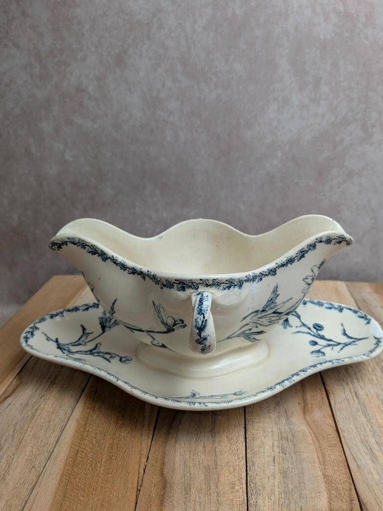 Antique sauce boat in Lunéville ironstone – Marguerite model – Blue decoration