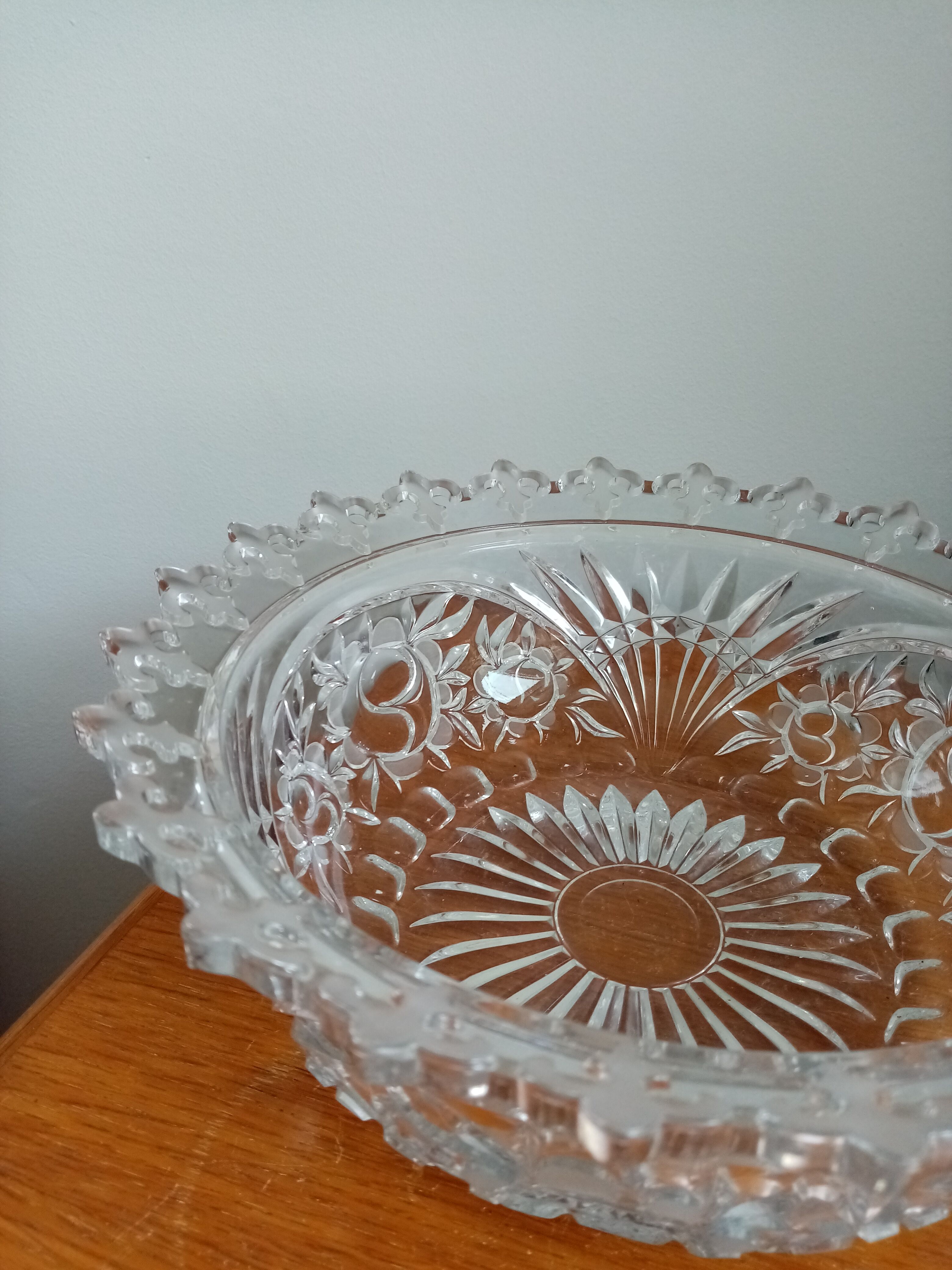 Salad bowl crystal lily flowers