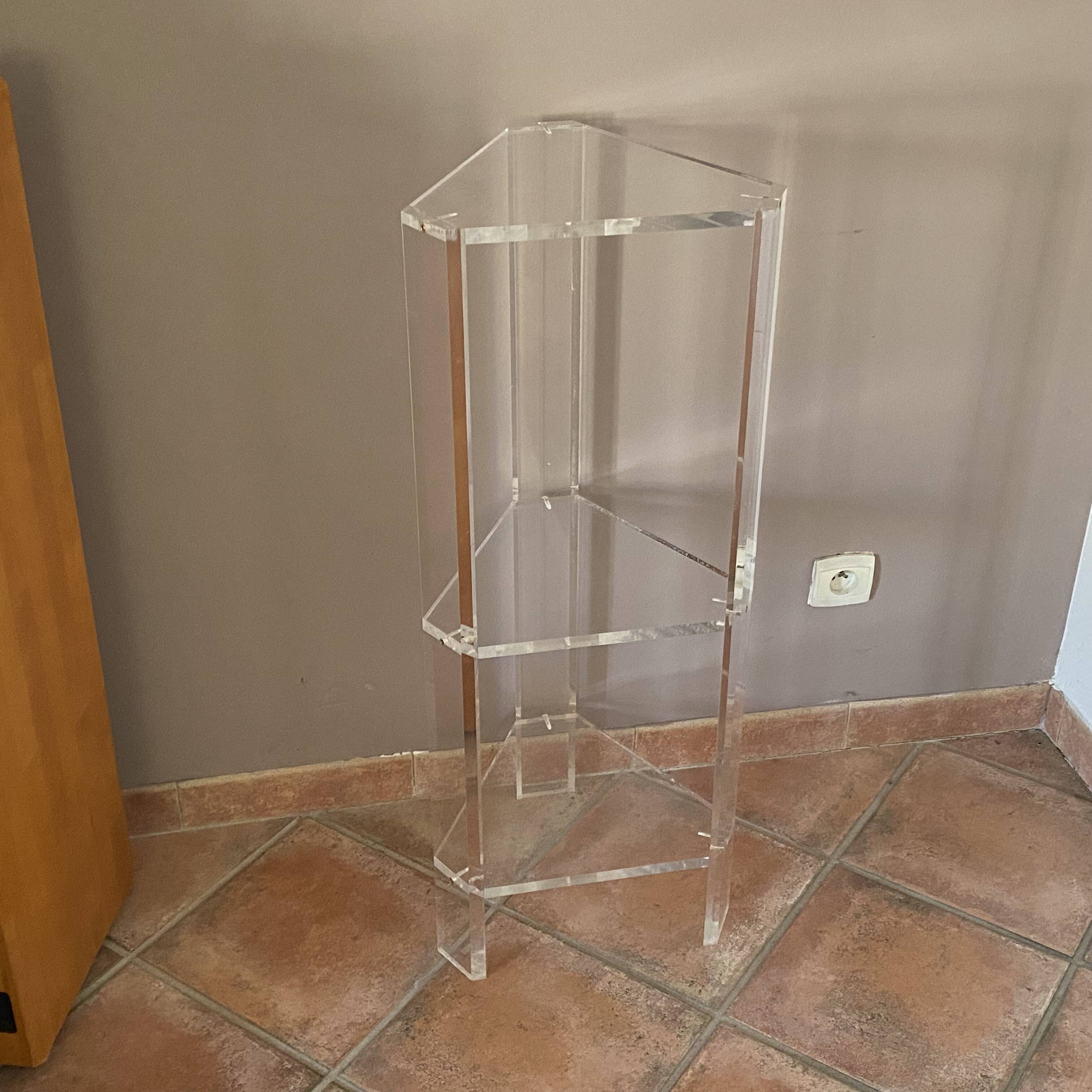 Console David Lange 1980. 90x36x30. Plexiglass.