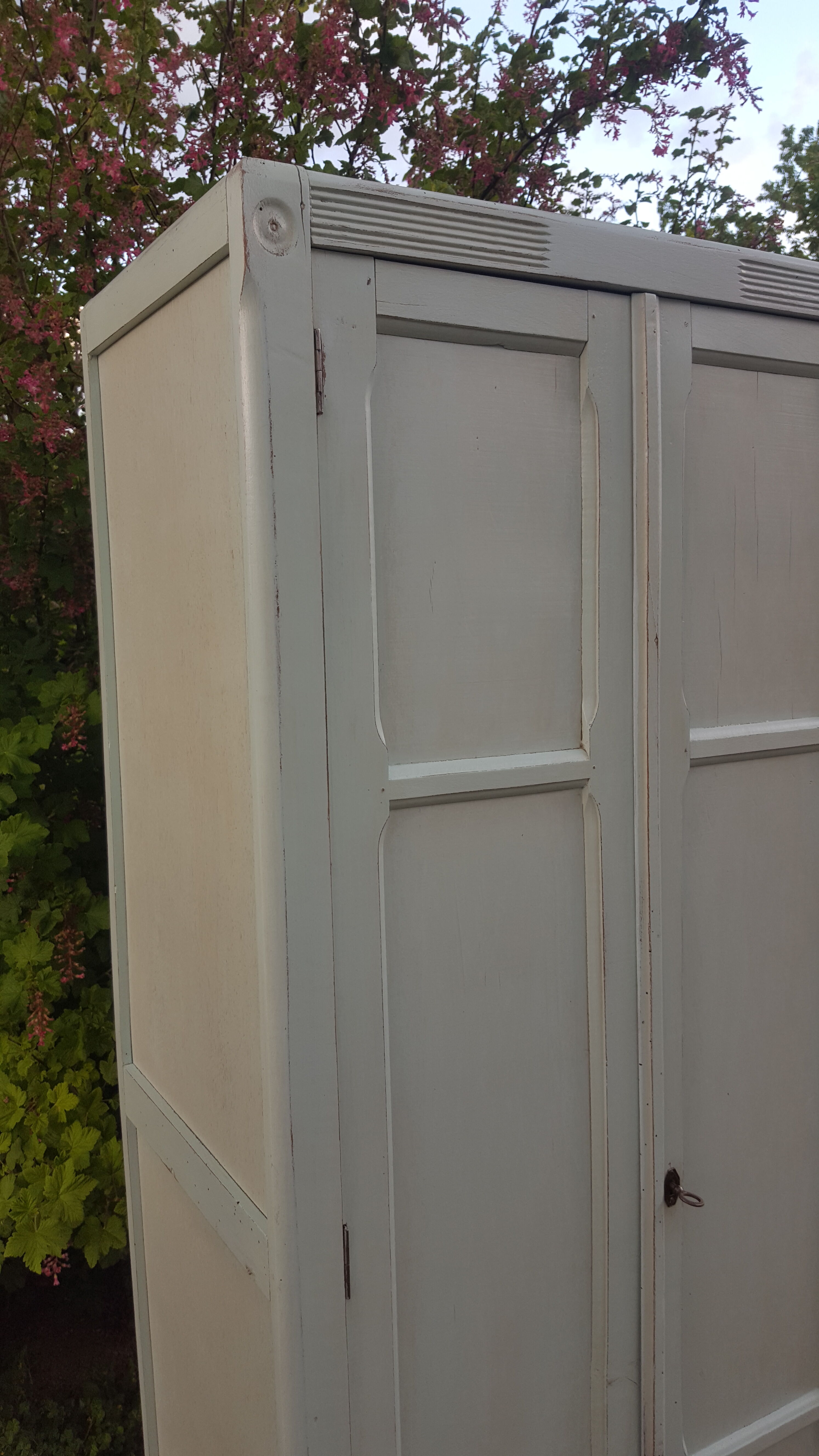 Mint-coloured parisian wardrobe