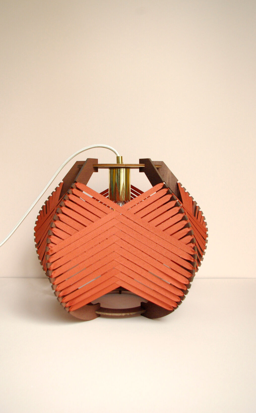 Lampe tissée brique à poser