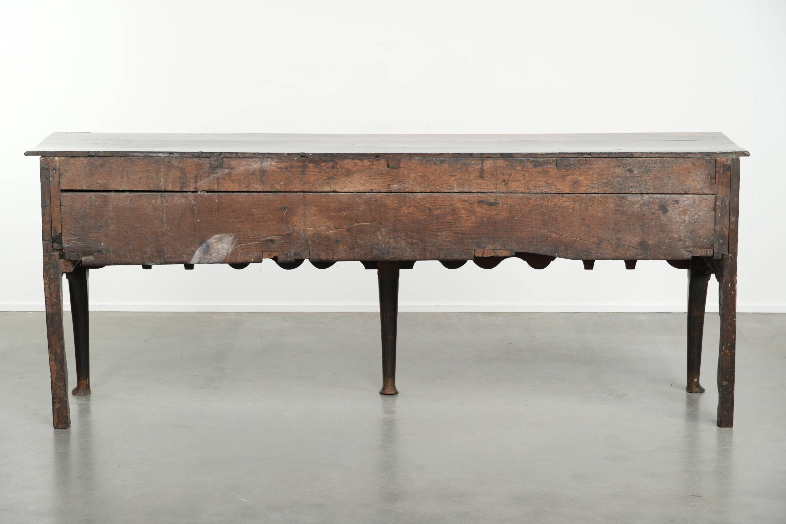 English antique oak sideboard with 3 drawers from the early 18th century
