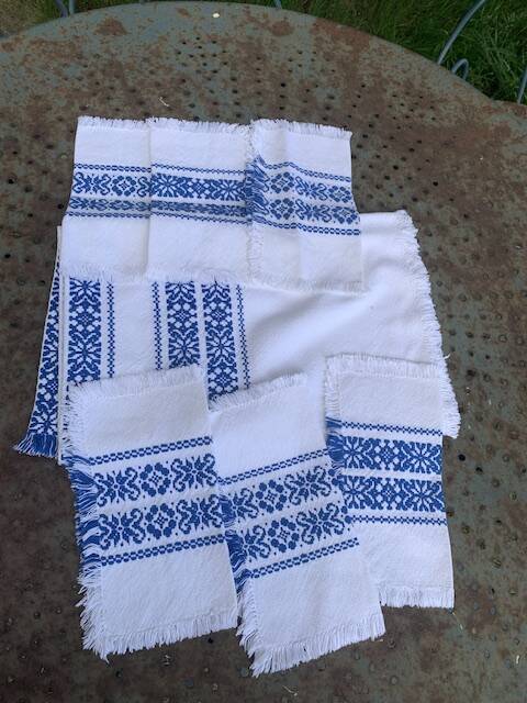 Rectangular tea tablecloth and 6 napkins, made in France, Basque linen, white and blue, Vintage