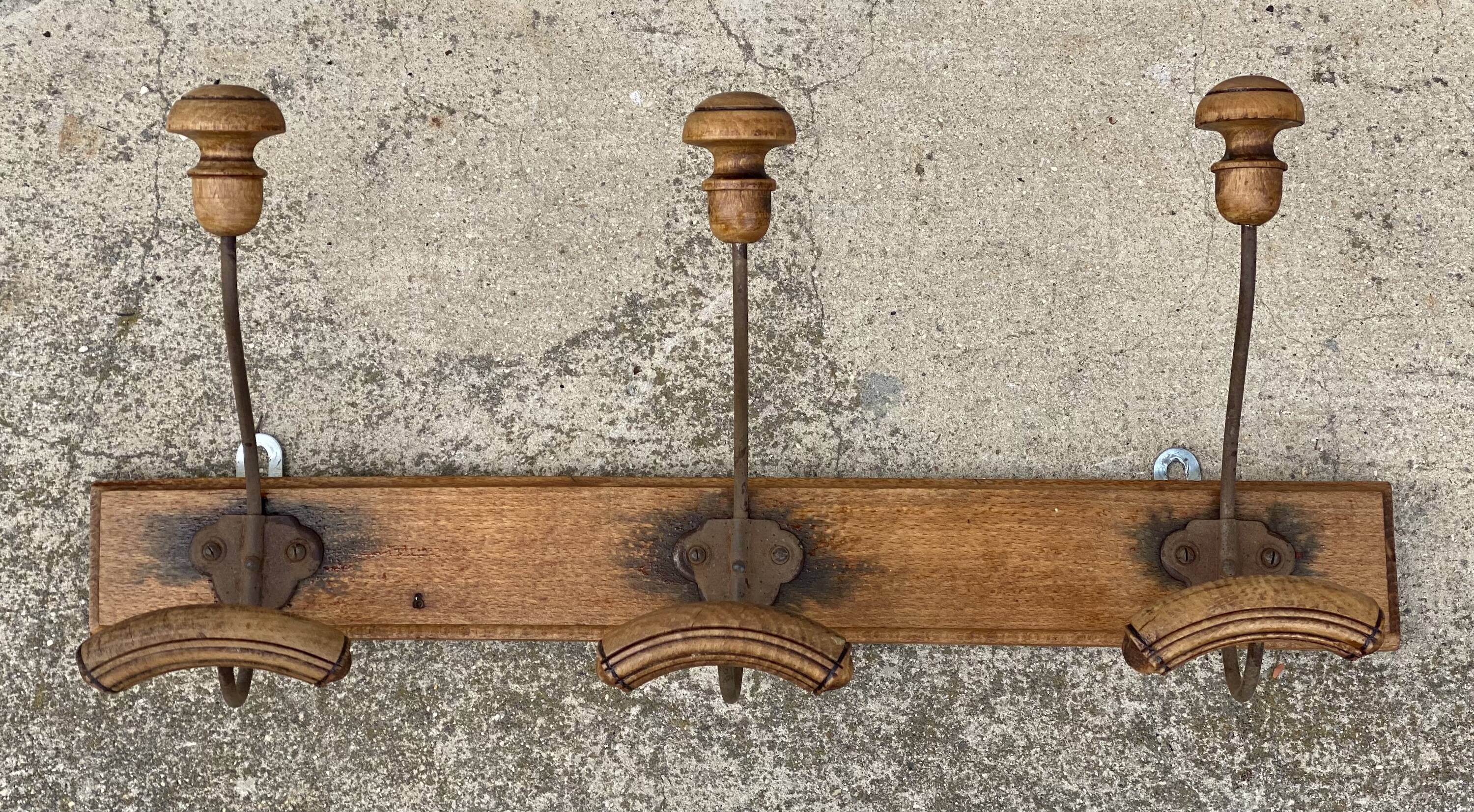 Wall-mounted coat rack with 3 hooks, 19th century.