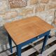 Table d’appoint ancienne rénovée – plateau bois naturel