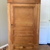 Small Parisian wardrobe "bonnetière"