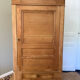 Petite armoire parisienne "bonnetière"