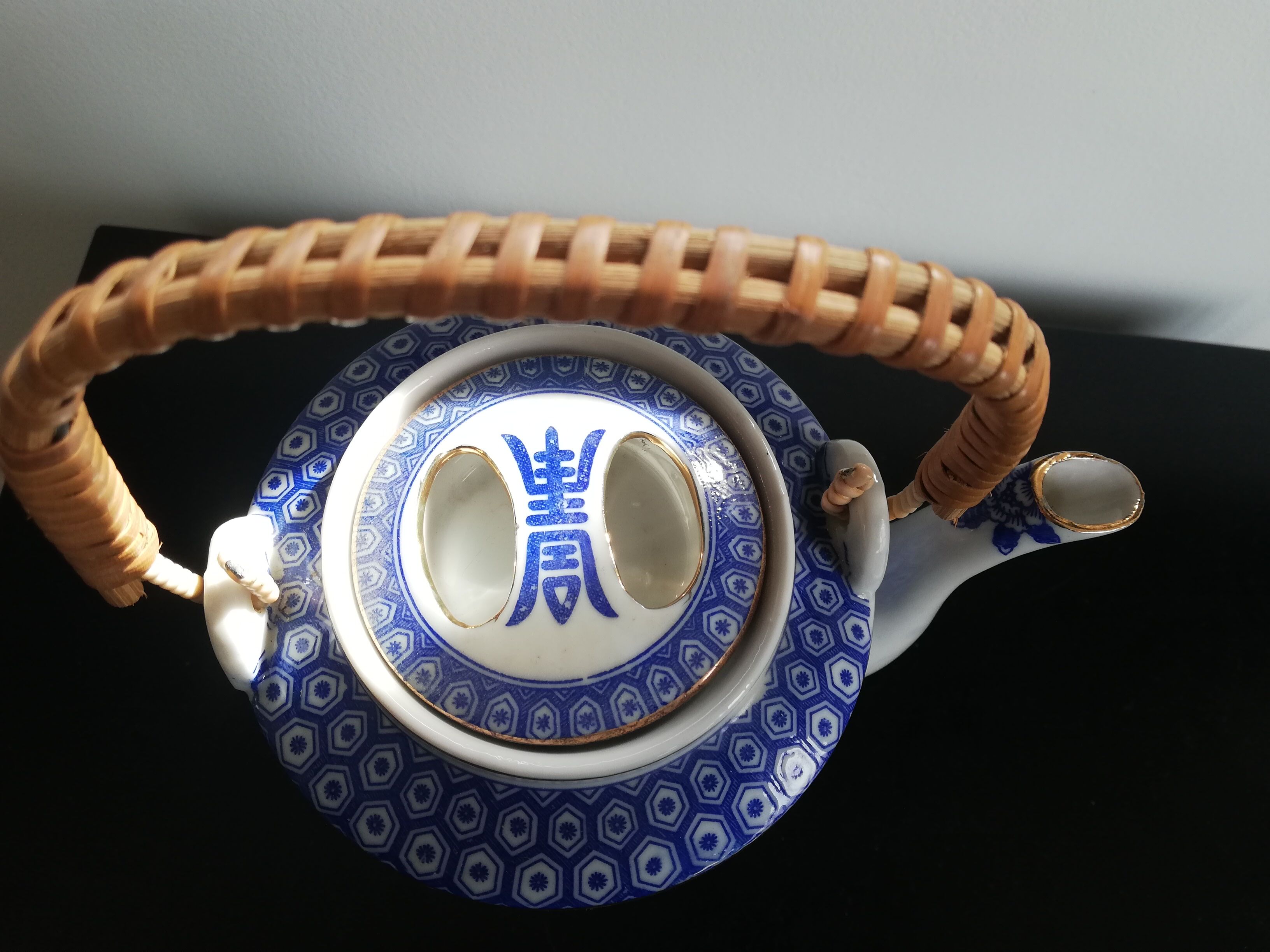 Old Teapot porcelain white and blue china