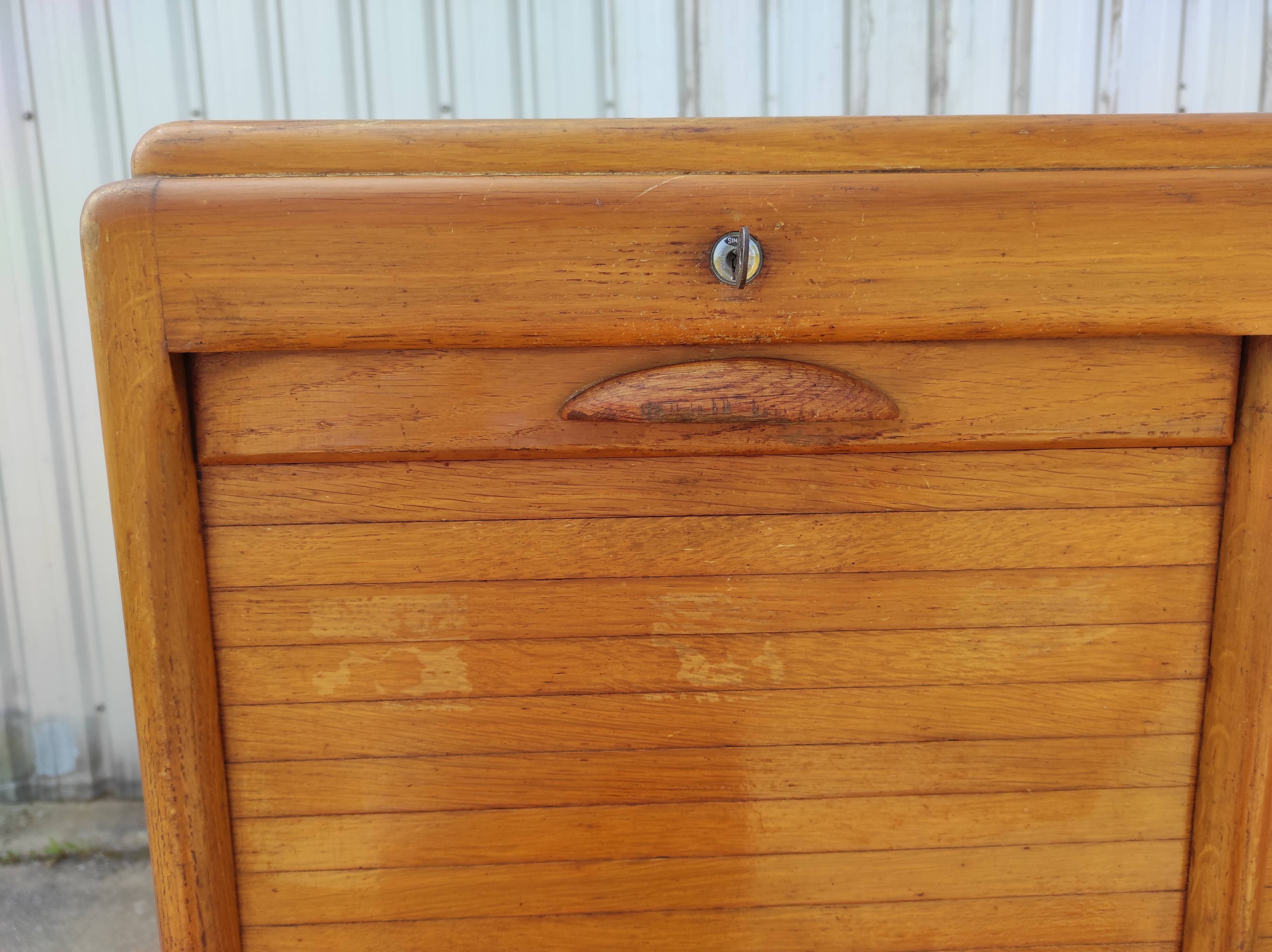 Filing cabinet 2 curtains 30 years 40