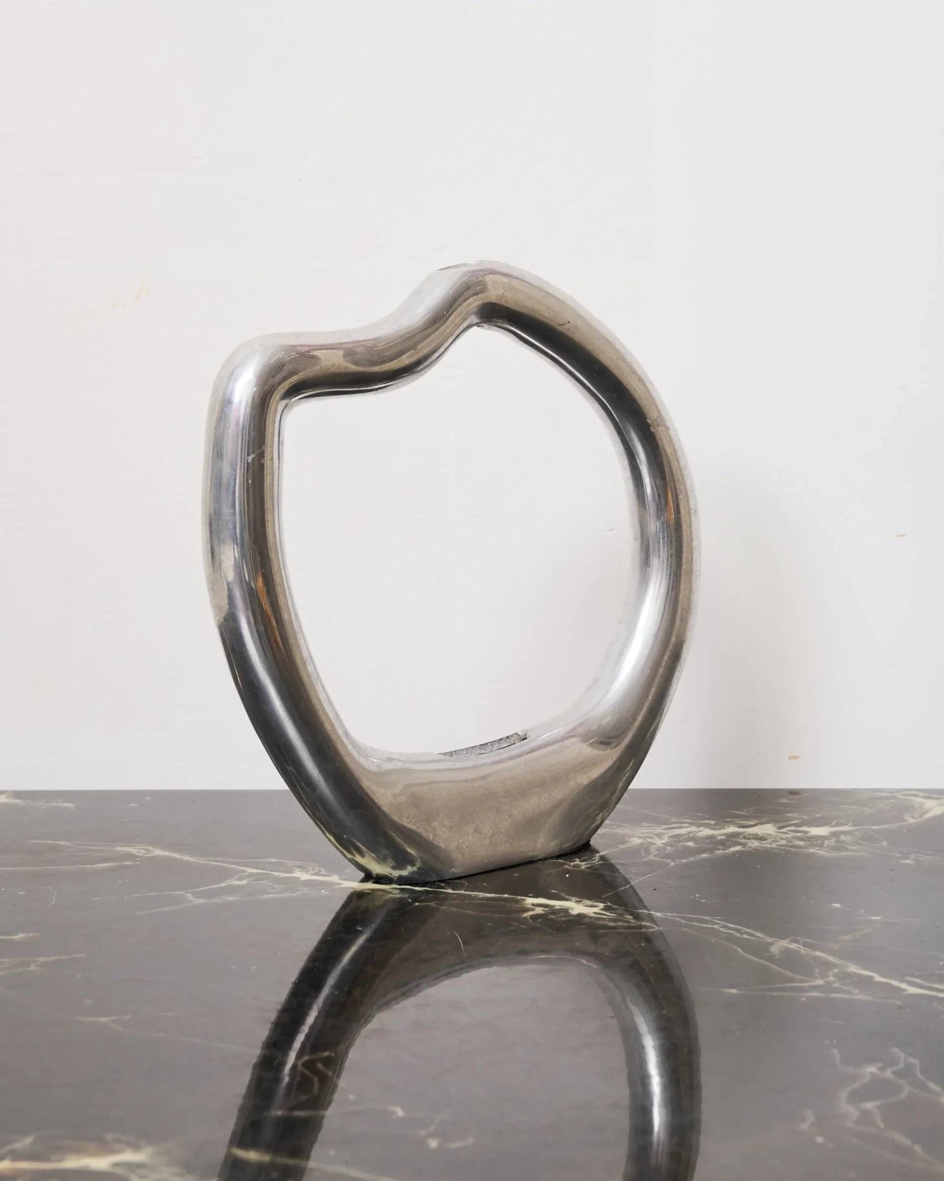 Vase "Halo" en fonte d'aluminium forme libre, 1970s