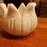 Candle holder heats flat "lotus" in marble