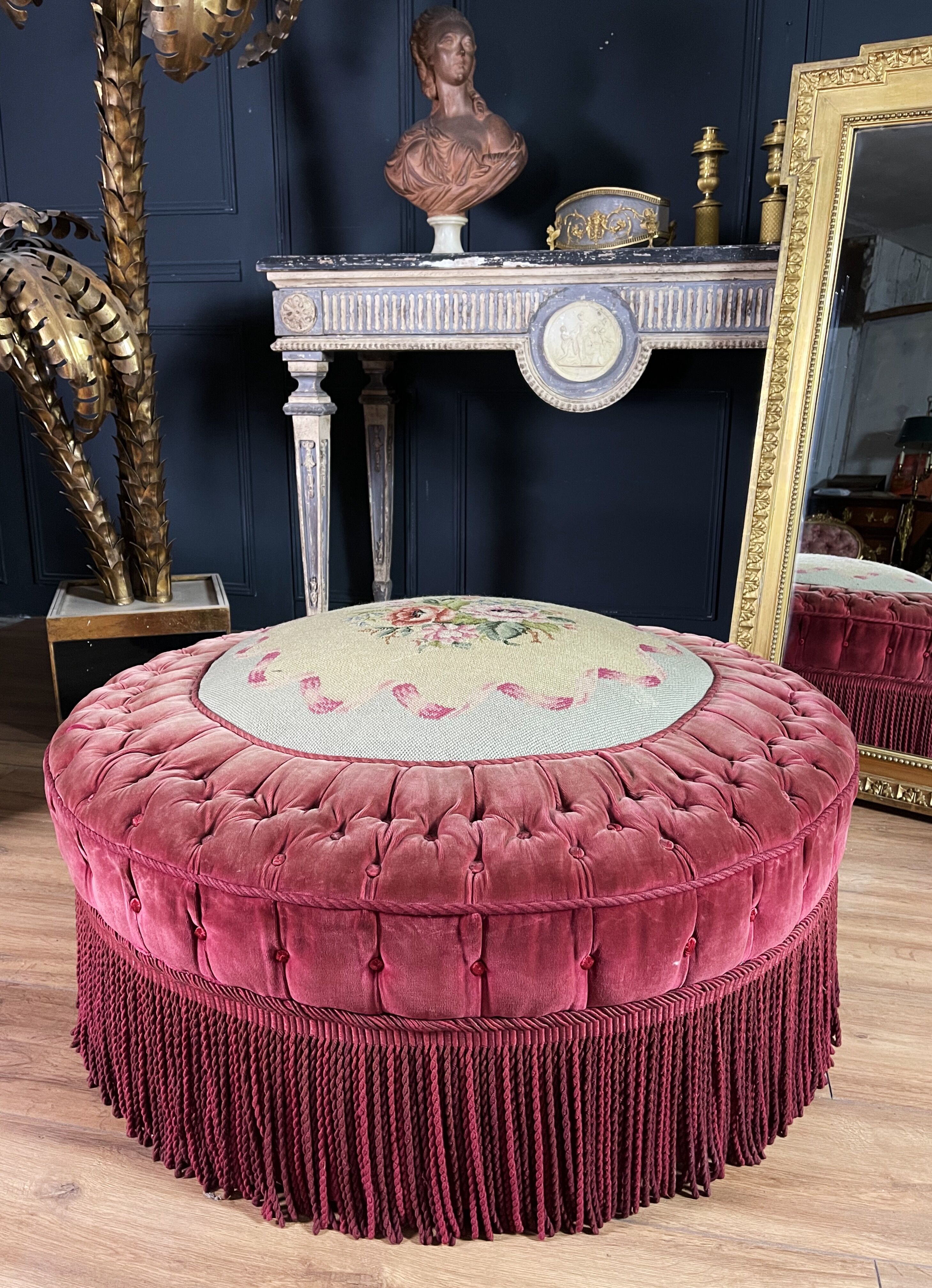 Napeolon III pouf in padded velvet - xix