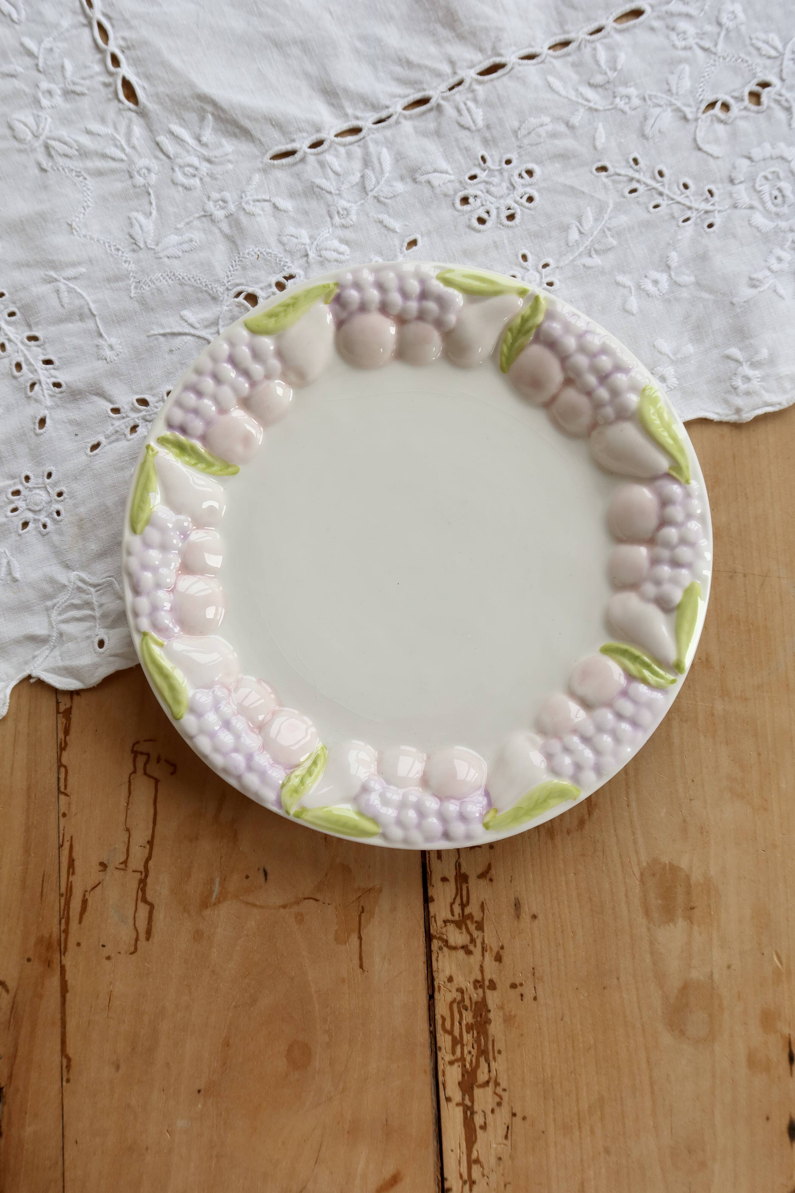 Vintage barbotine plate – Fruit decoration