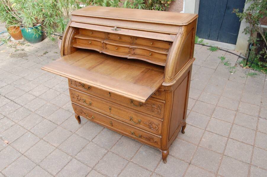cylinder desk from the Louis XV period in oak, late 18th century