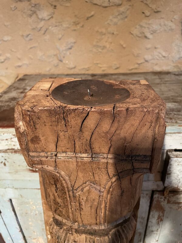 Demi colonne indienne en bois