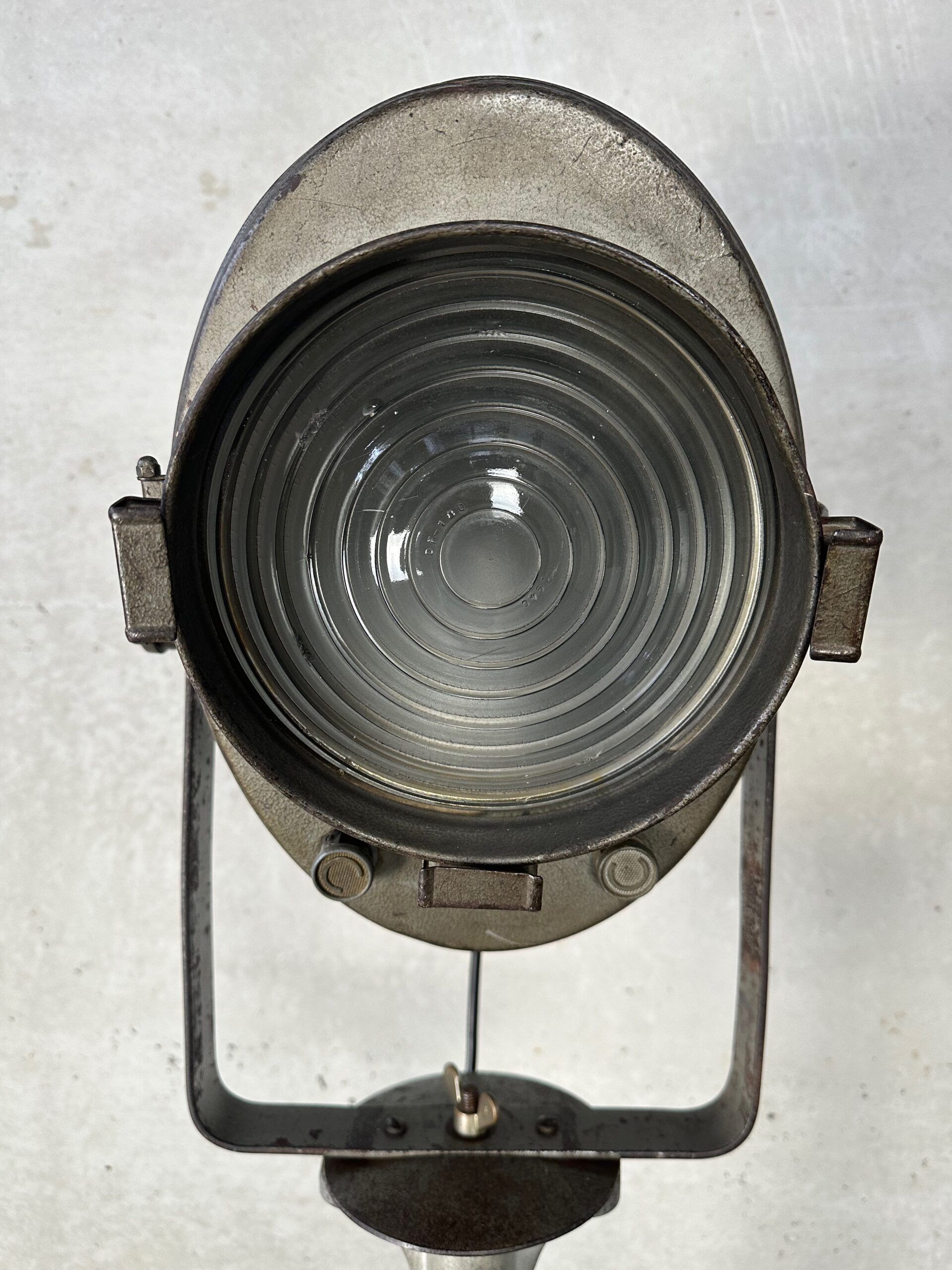 Vintage industrial theatre spotlight on tripod – Cremer