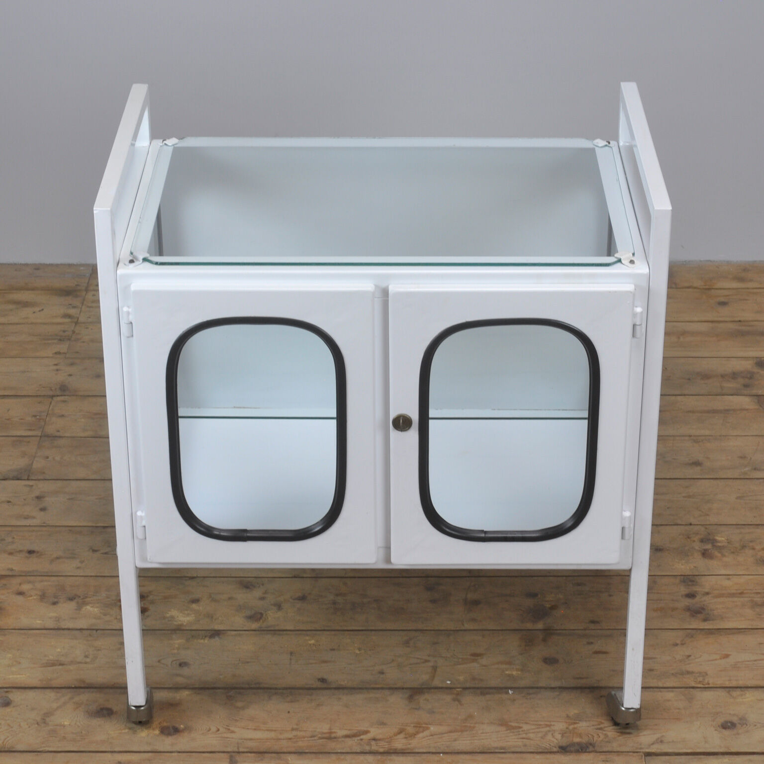 Medical trolley, 1970
