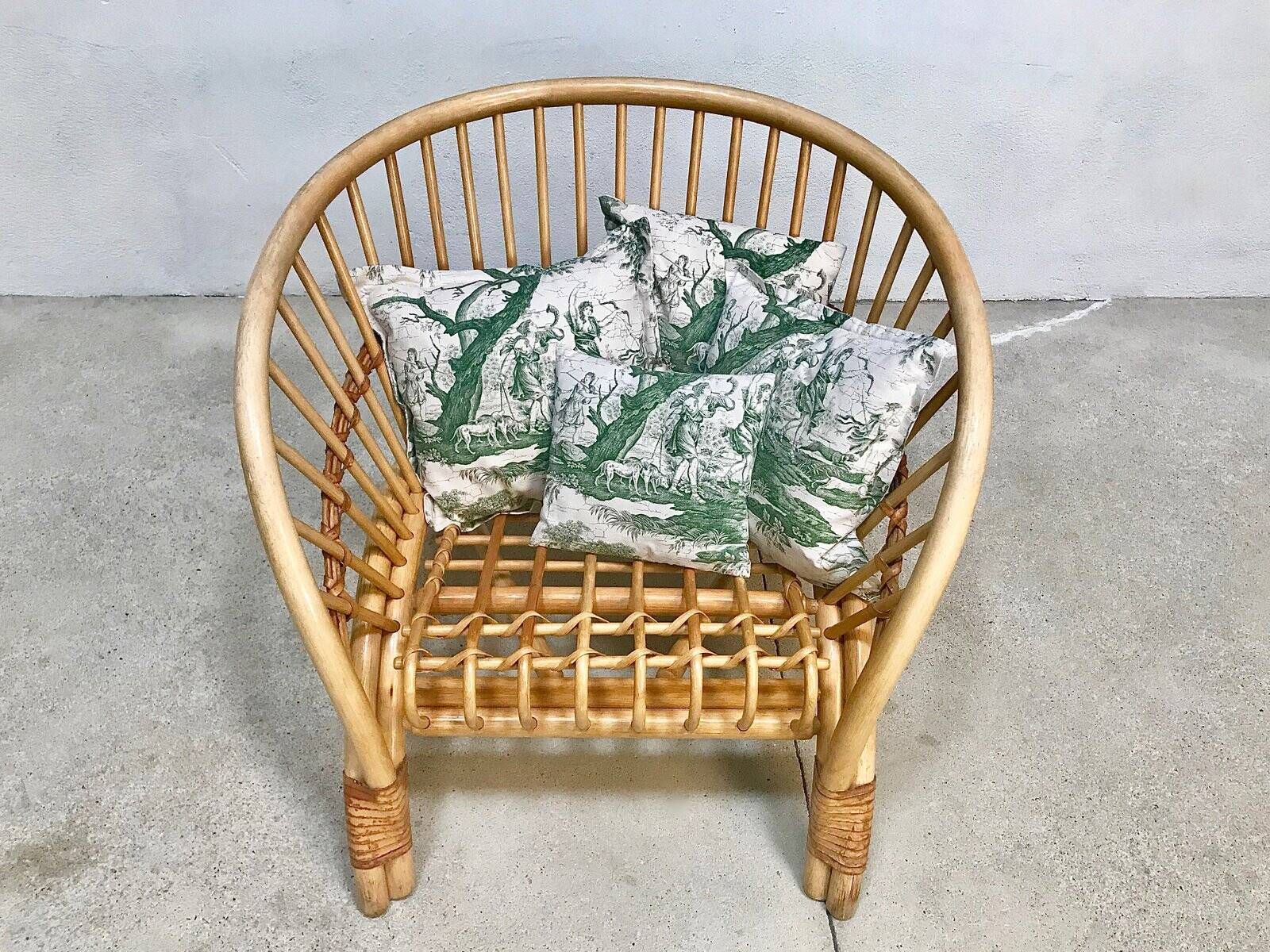 Handcrafted Bamboo lounge chair with leather lacings, Italy 1970s