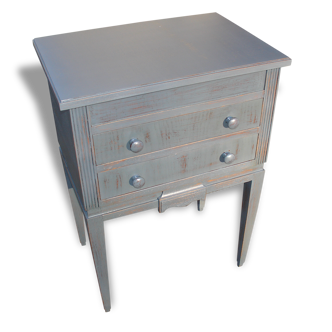 Small revamped worker Dresser
