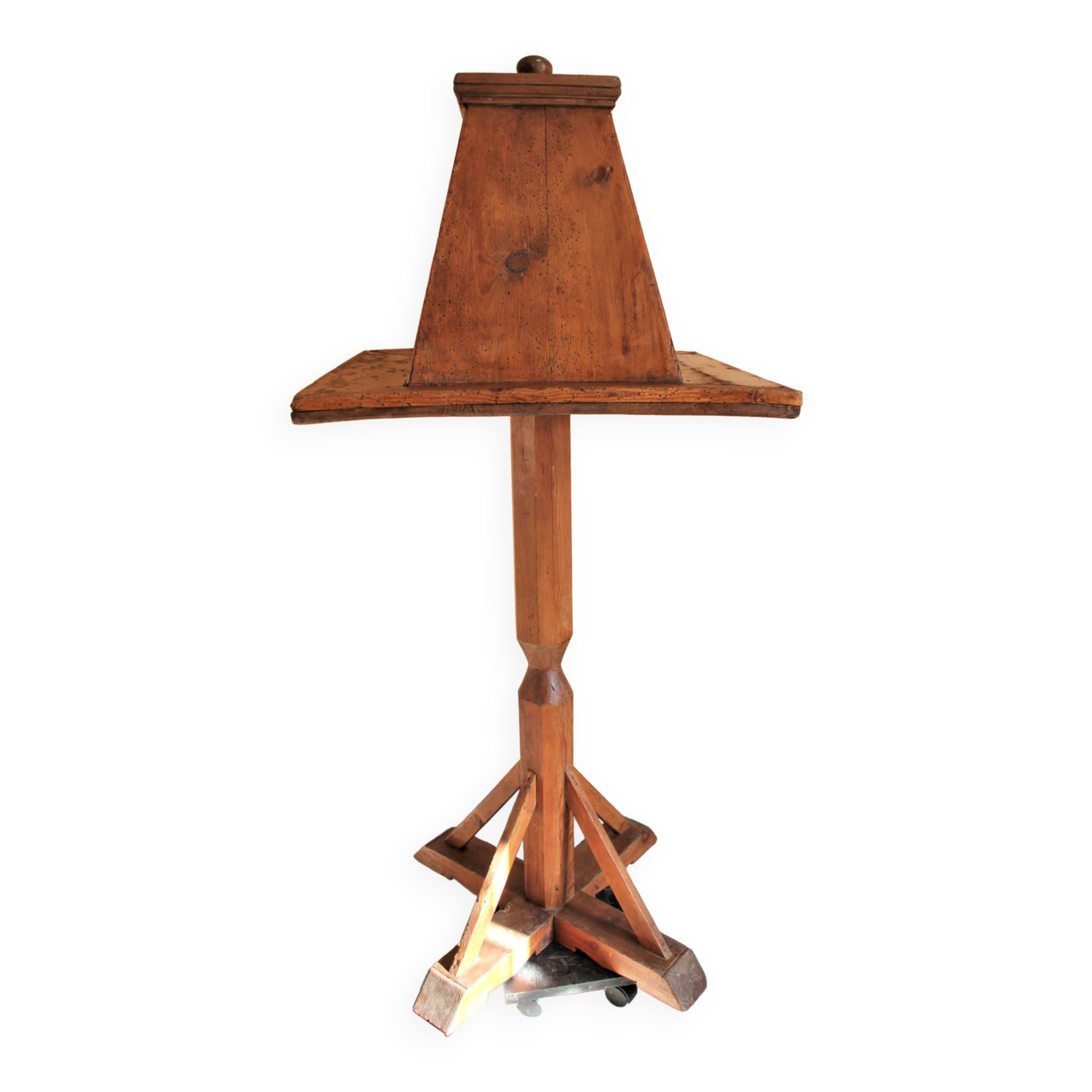 Light wood lectern unit on foot, 4 sides. Eighteenth century